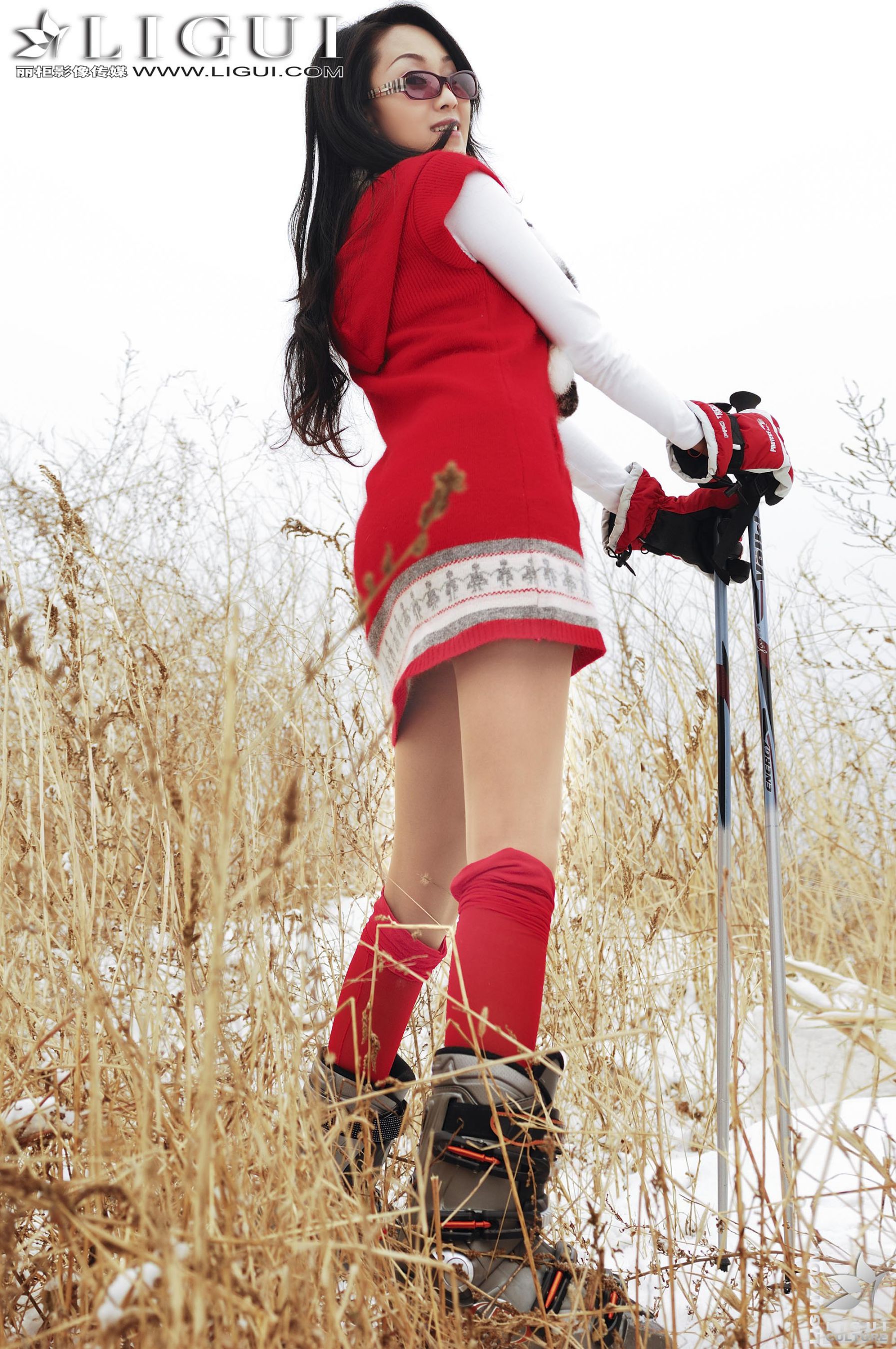 Model 琳达《雪地女郎丝足秀》上下合集 [丽柜LiGui] 美腿玉足写真图片_第3张