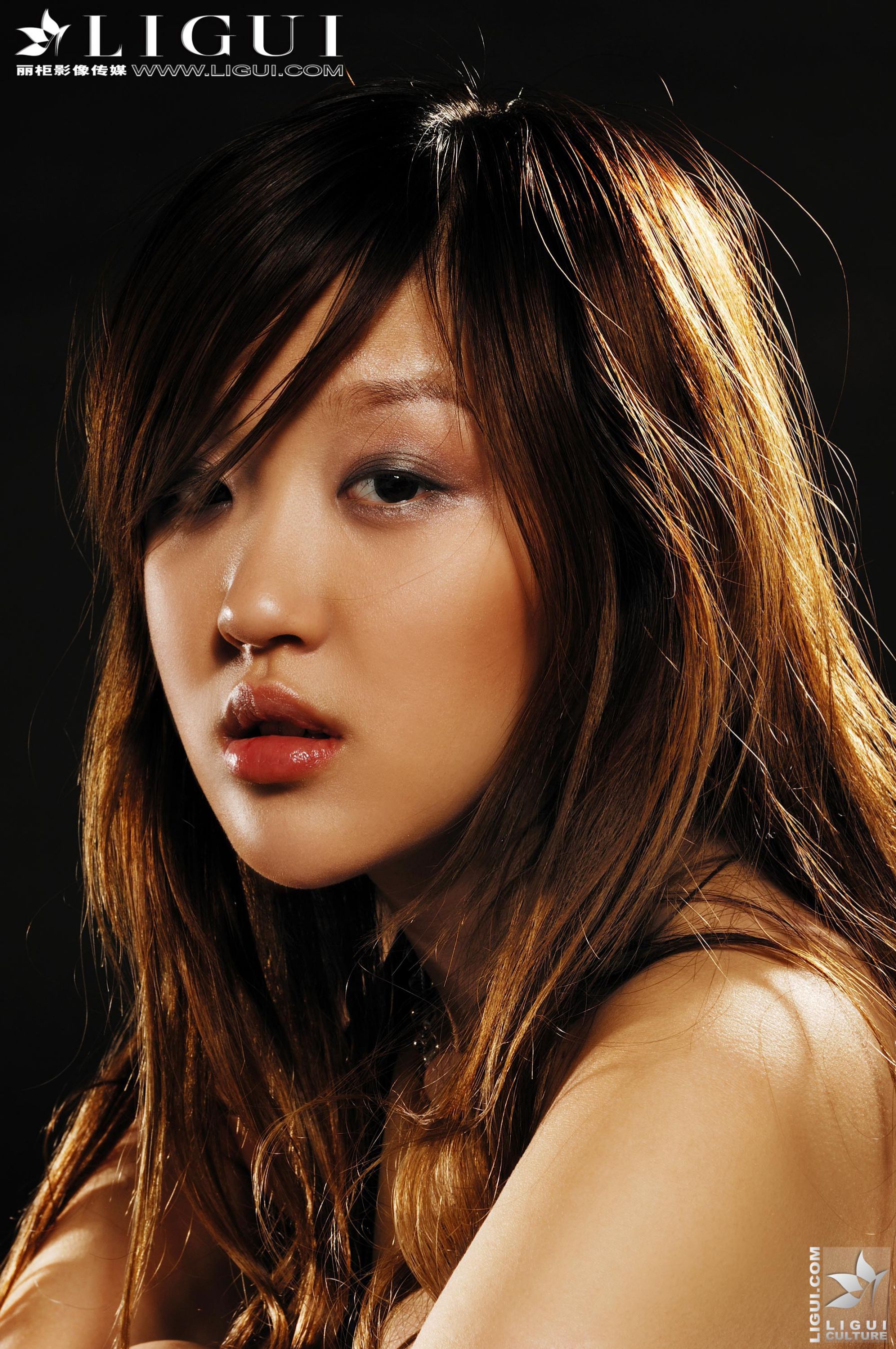 Model CC《玉足》 [丽柜LiGui] 美足写真图片_第2张