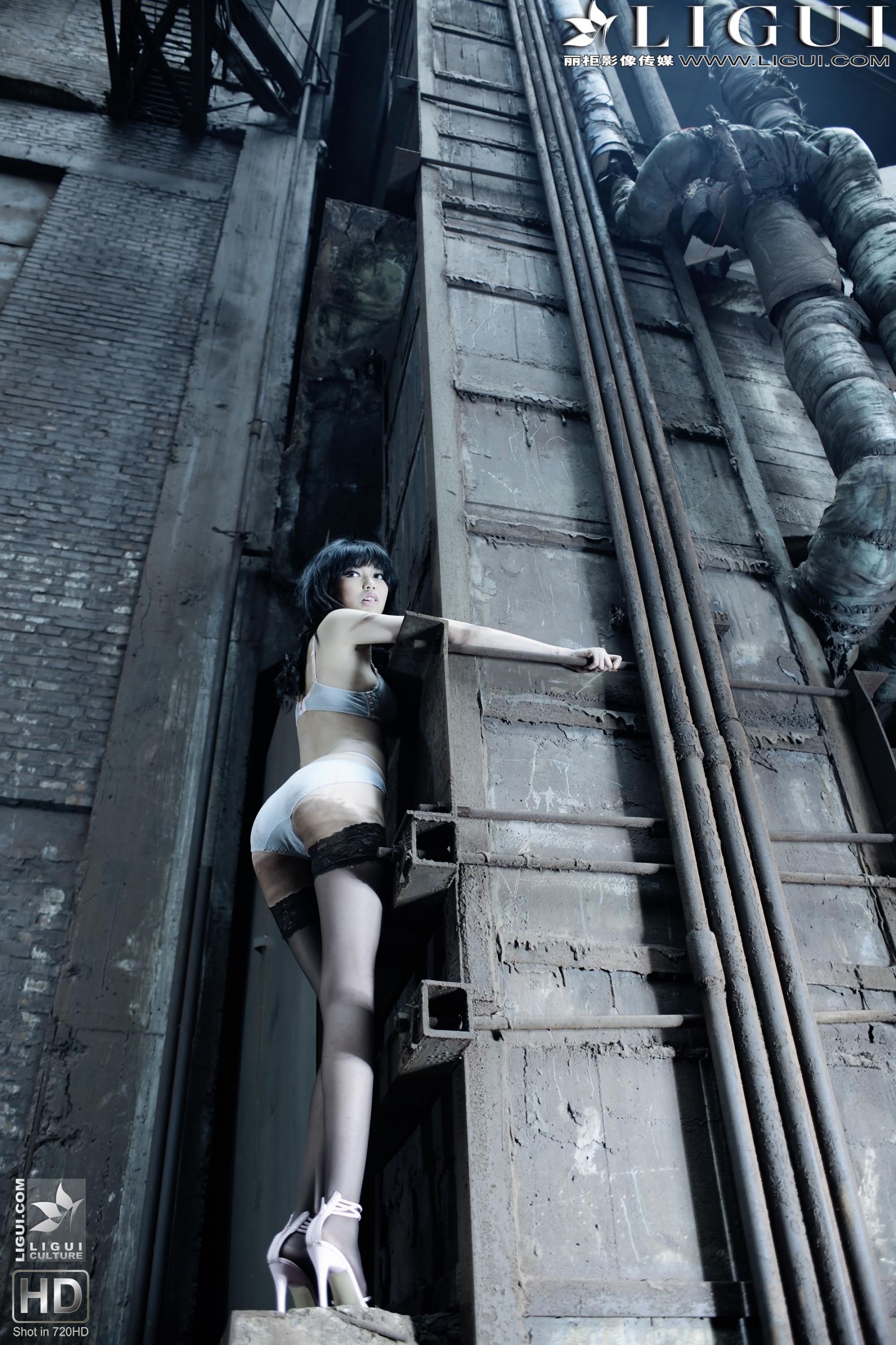 Model 梦露《黑丝女郎外拍魅惑》上下合集 [丽柜LiGui] 美腿玉足写真图片_第5张