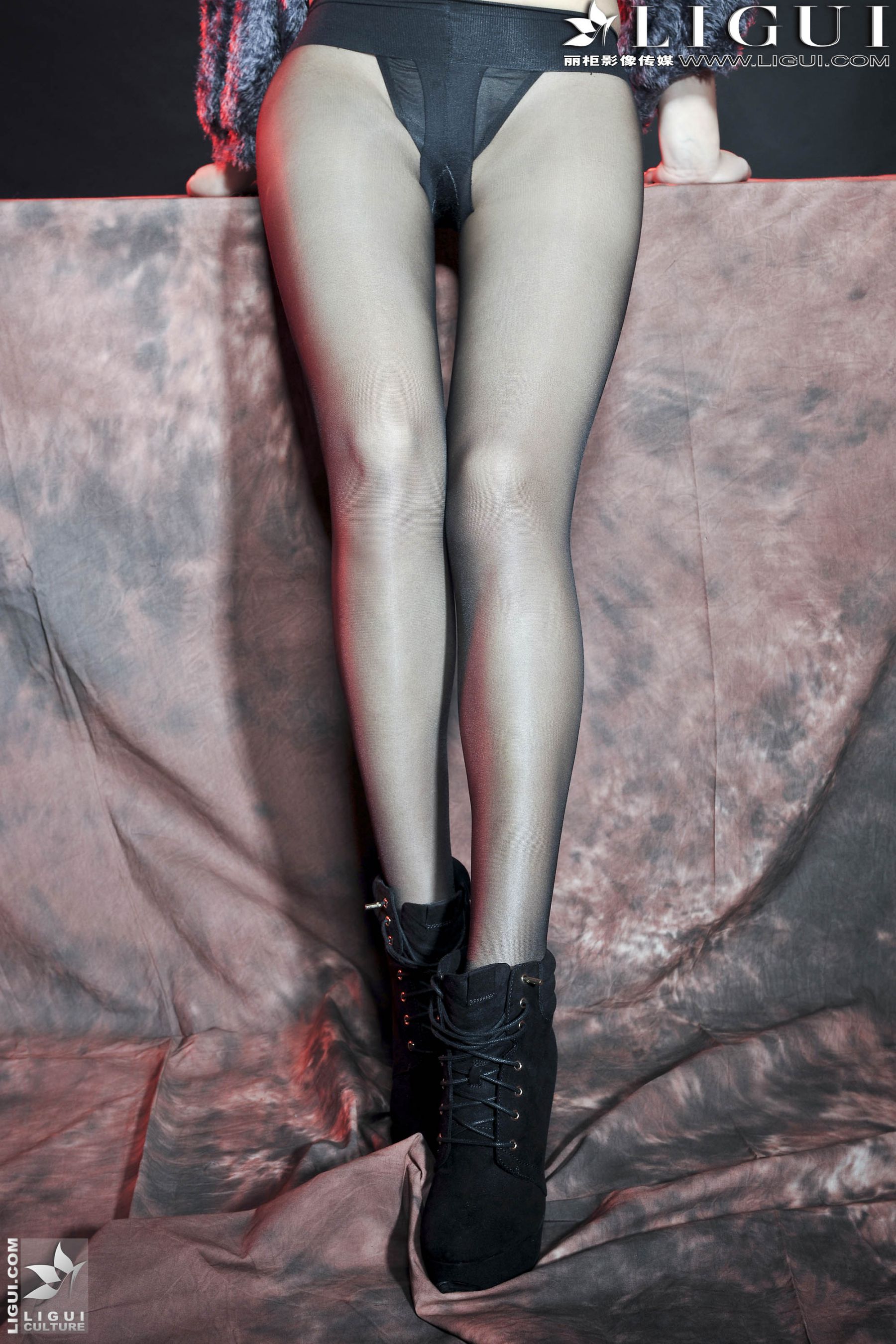 Model 司琪《皮草黑丝女郎》 [丽柜LiGui] 美腿玉足写真图片_第3张
