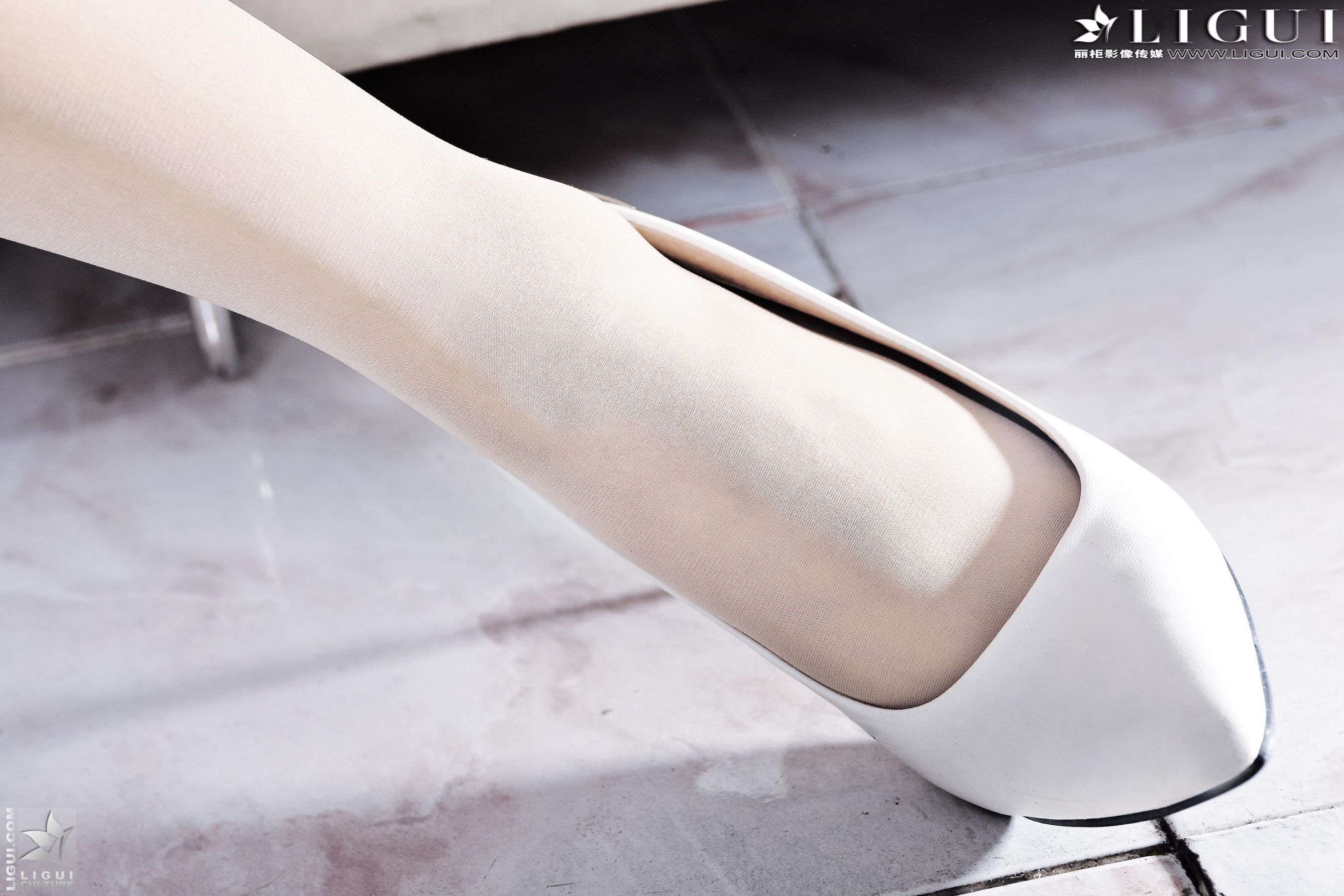 Model 芳丽/小杨幂《甜美的时尚女郎》 [丽柜LiGui] 美腿玉足写真图片_第3张