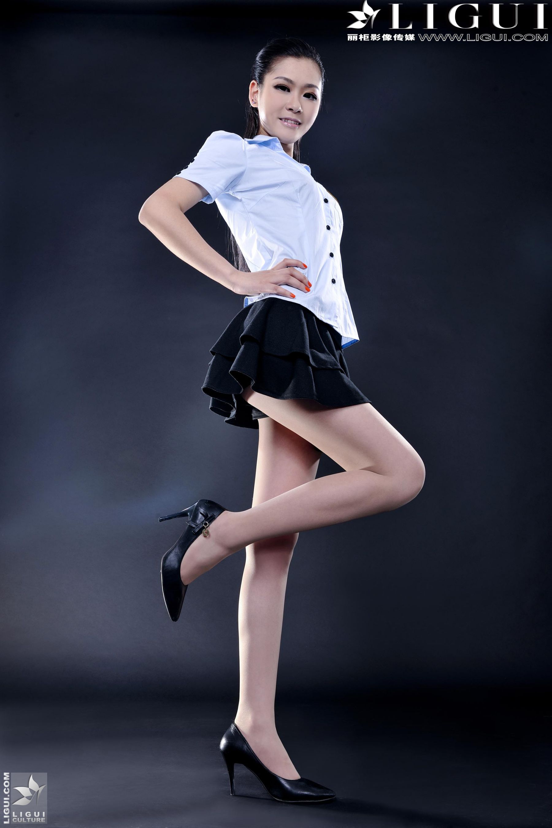 Model 凌凌《职业装制服丝足》上下合集  [丽柜LiGui] 美腿玉足写真图片_第2张
