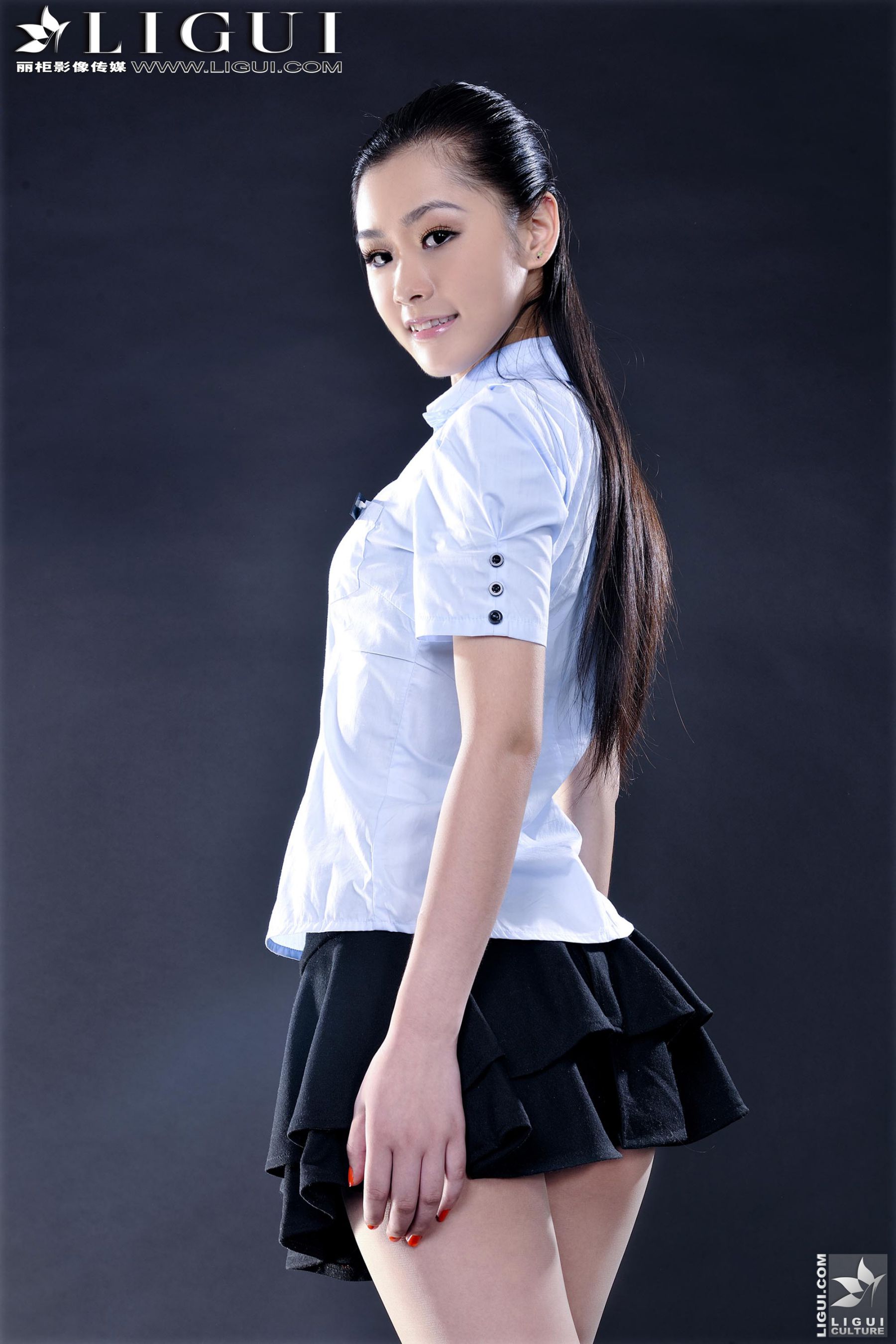 Model 凌凌《职业装制服丝足》上下合集  [丽柜LiGui] 美腿玉足写真图片_第5张