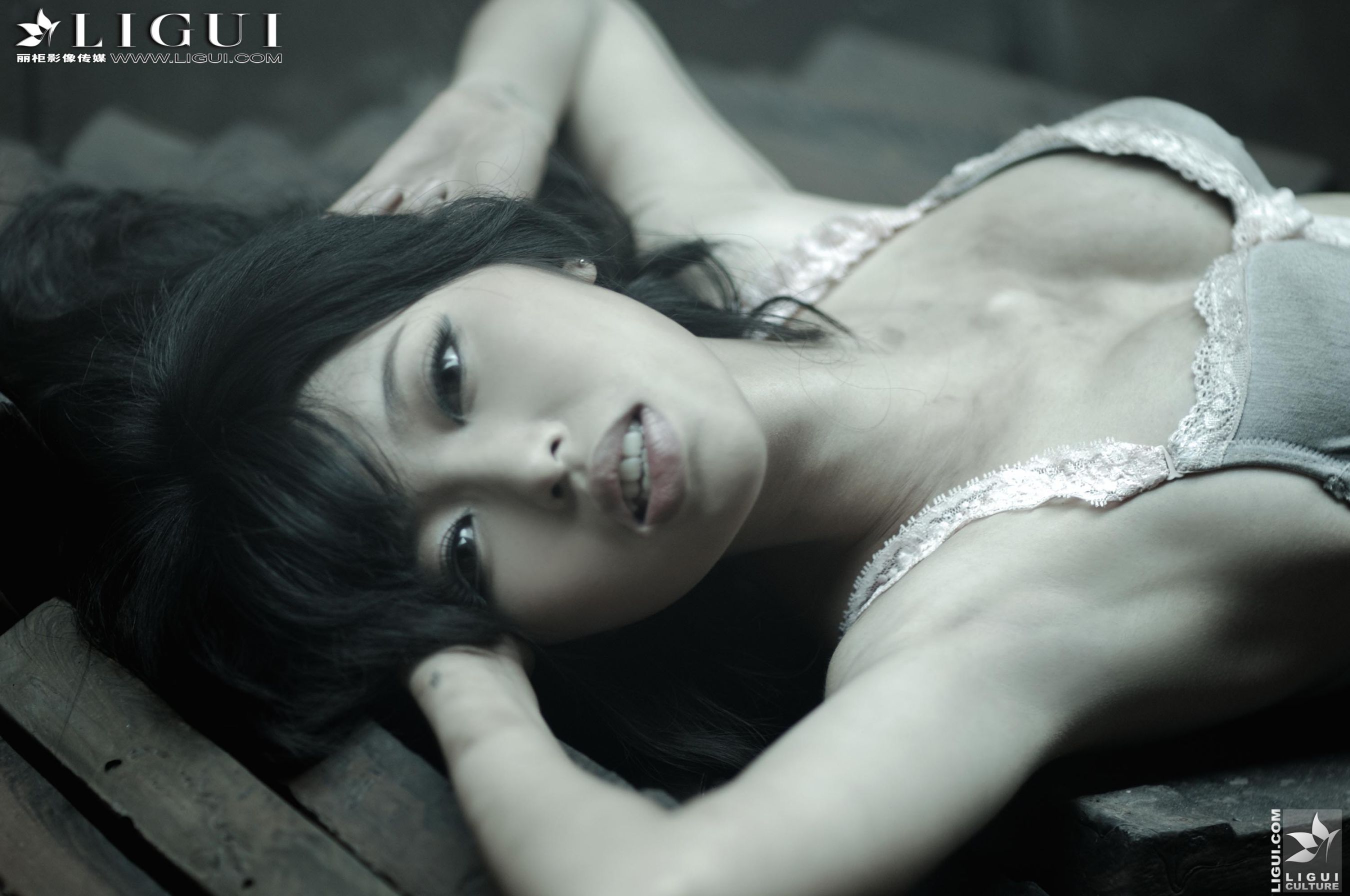 Model 孟露《黑丝高跟外拍》 [丽柜LiGui] 美腿玉足写真图片_第5张