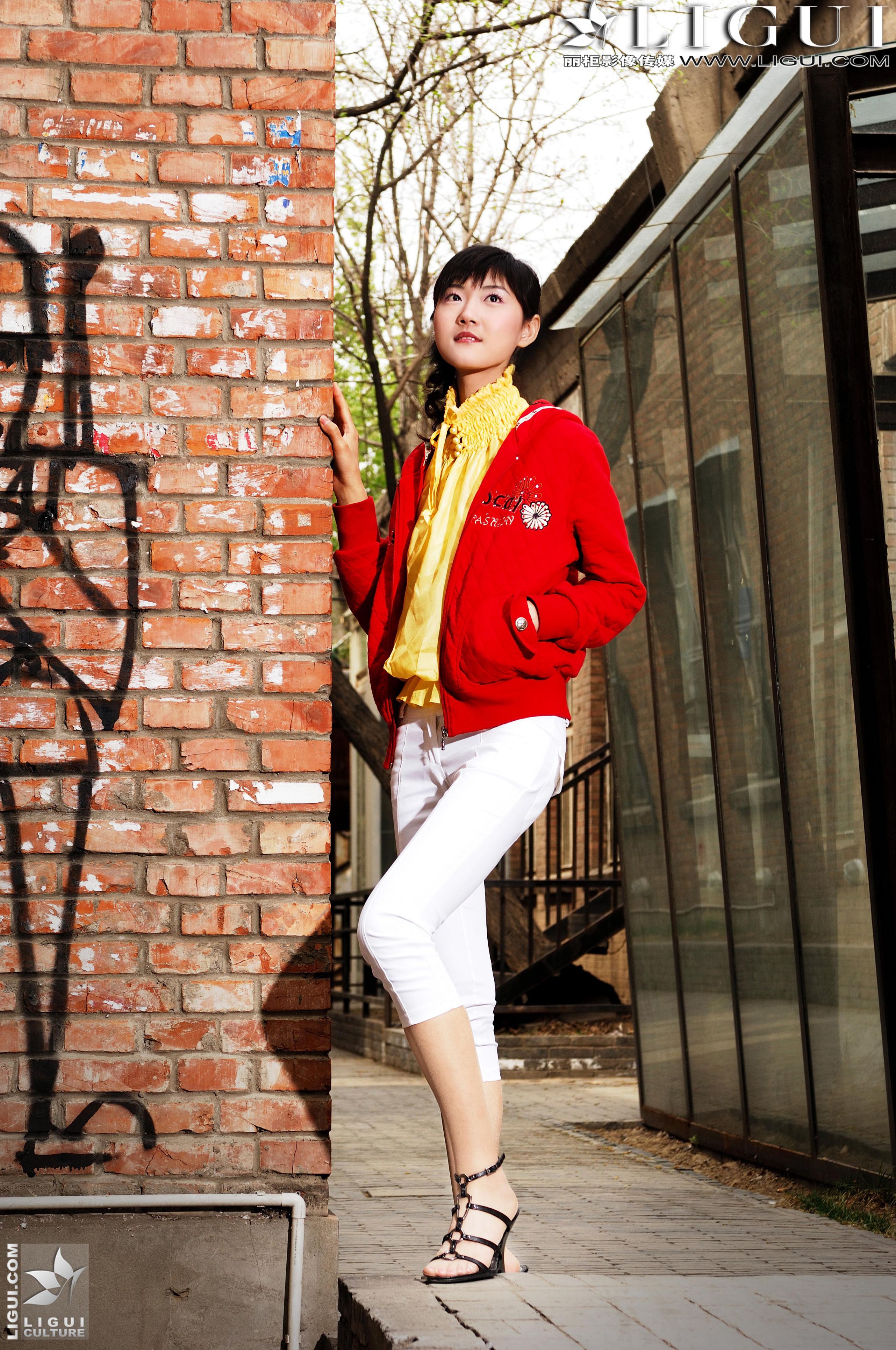 [丽柜贵足LiGui] Model 婷婷《街拍高跟系列》美腿丝足写真图片_第1张