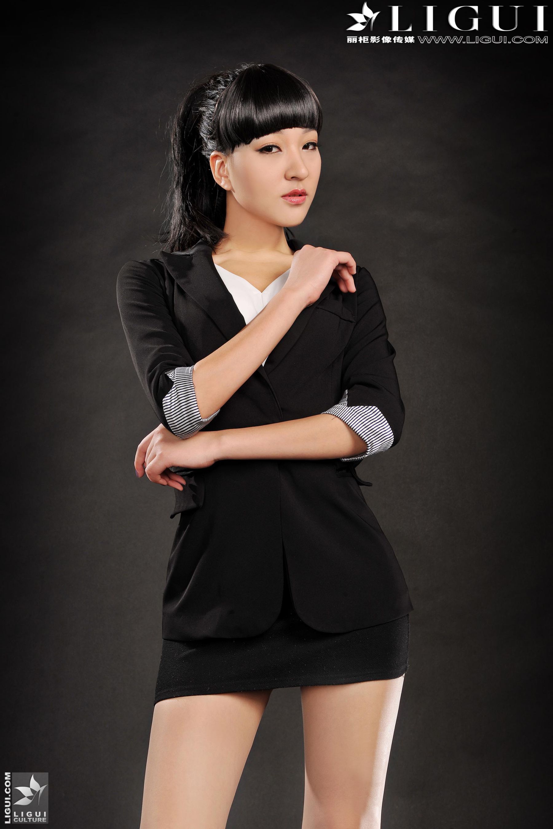 [丽柜贵足LiGui] Model Amily《OL职业装高跟美足》上下全集 美腿丝足写真图片_第1张