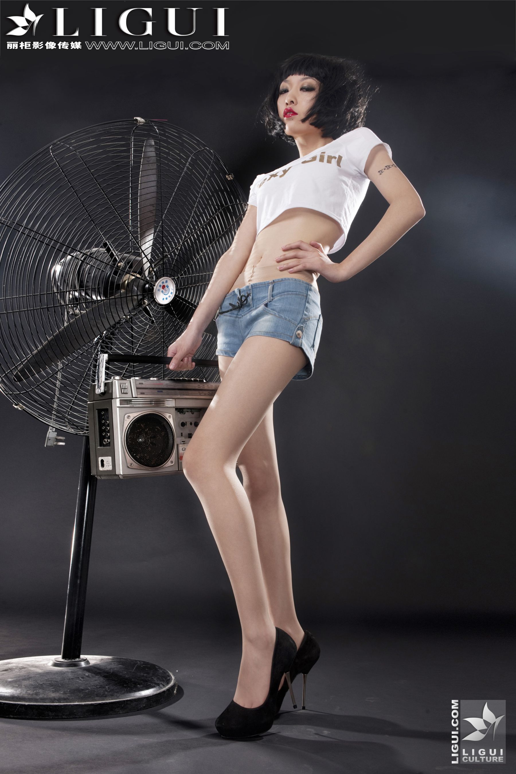 [丽柜贵足LiGui] Model 文欣《时尚牛仔热裤女郎》美腿丝足写真图片_第1张
