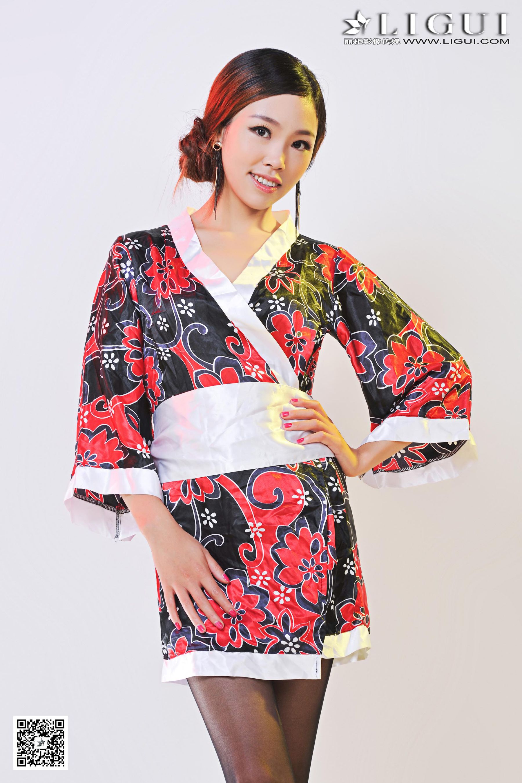 [丽柜LiGui] Model 微微《和服黑丝美足》美腿玉足写真图片_第1张