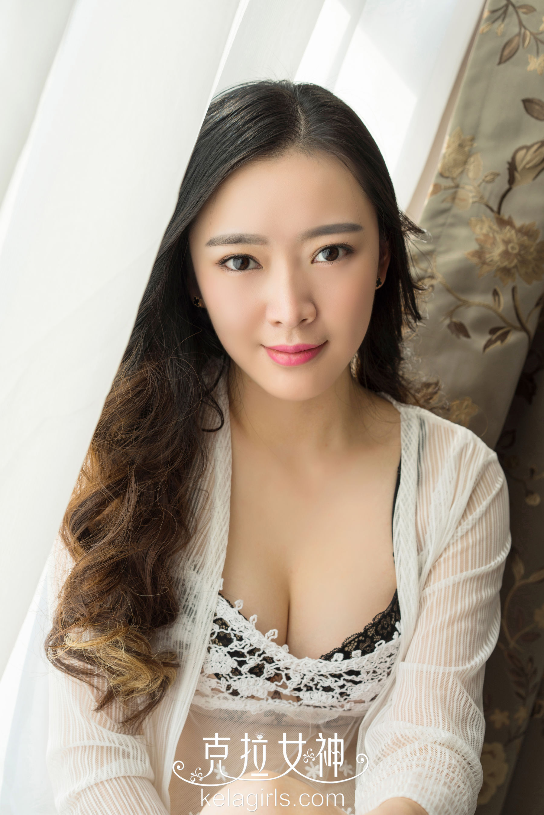 珊珊《惊艳绝尘》 [克拉女神]_第1张