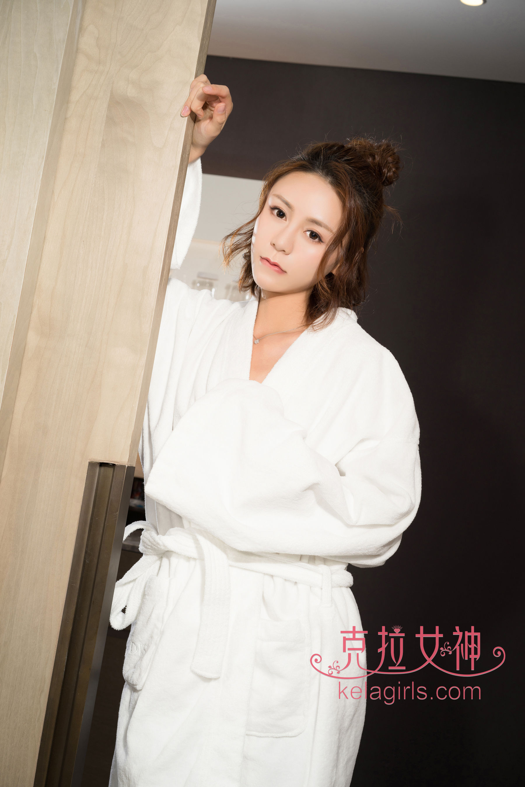 昕予《香肩半露》 [克拉女神Kelagirls]_第2张