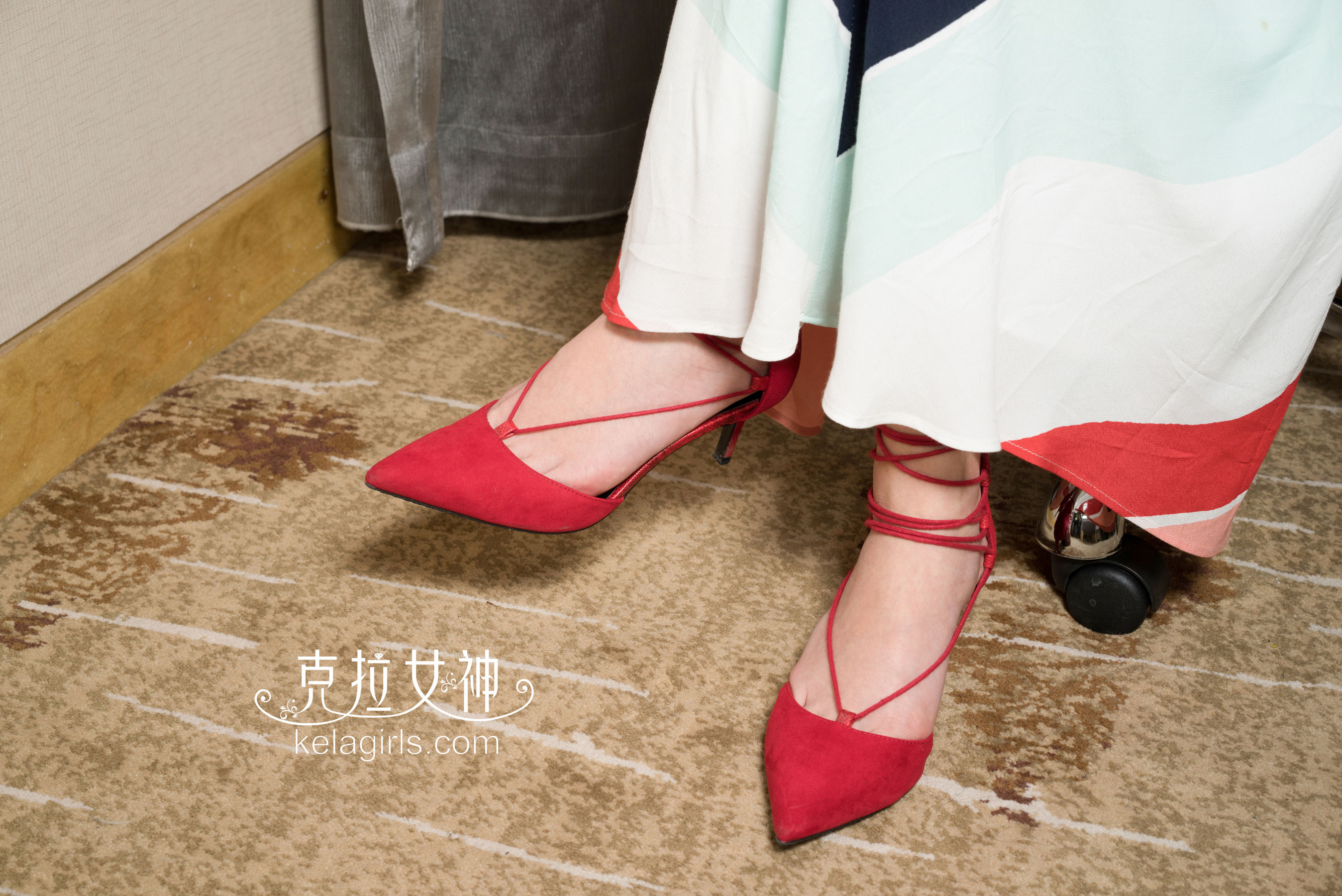 [克拉女神Kelagirls]  珊珊 红绳绕趾_第4张