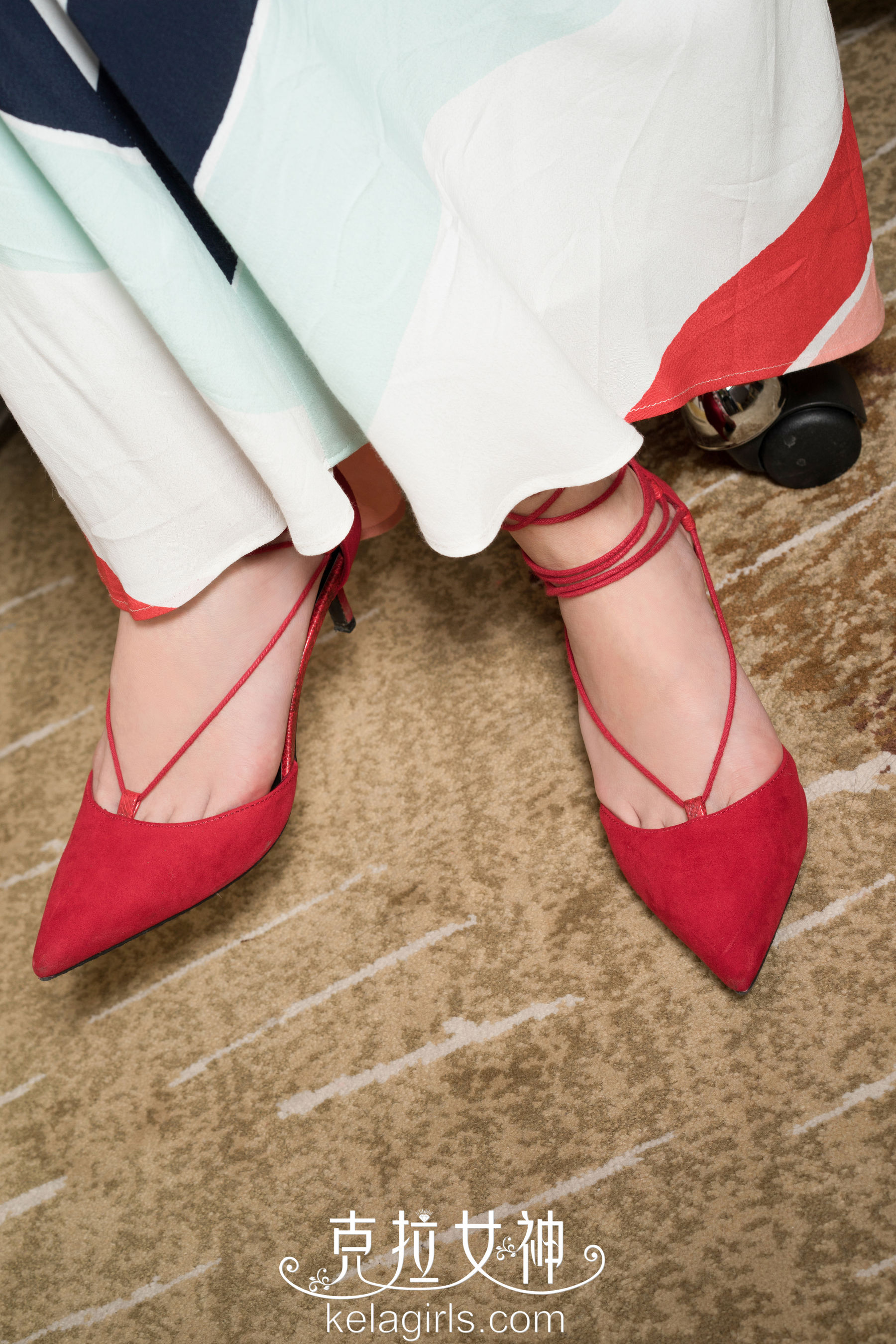 [克拉女神Kelagirls]  珊珊 红绳绕趾_第5张