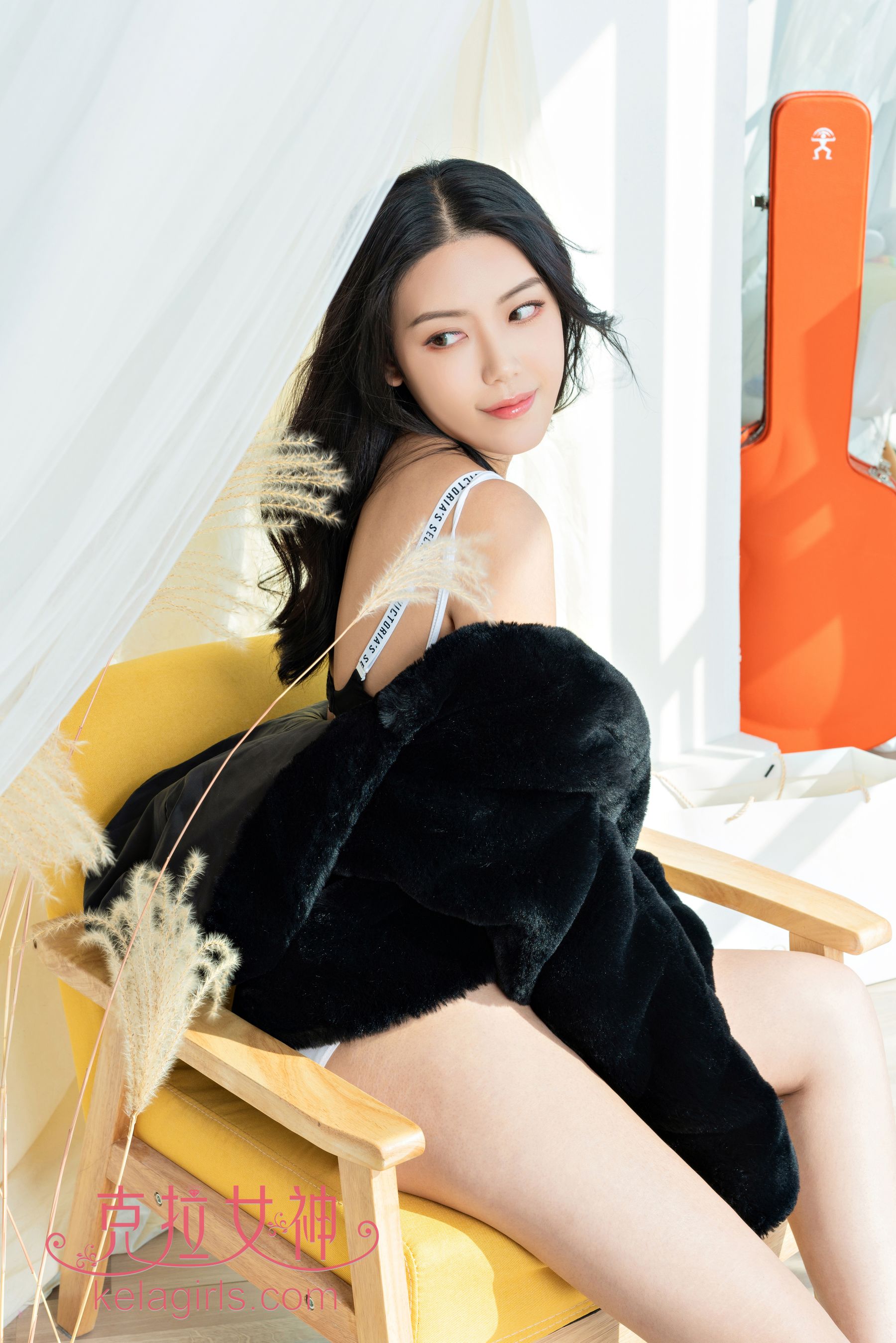 [克拉女神Kelagirls]  钟淇 光脚球鞋_第5张