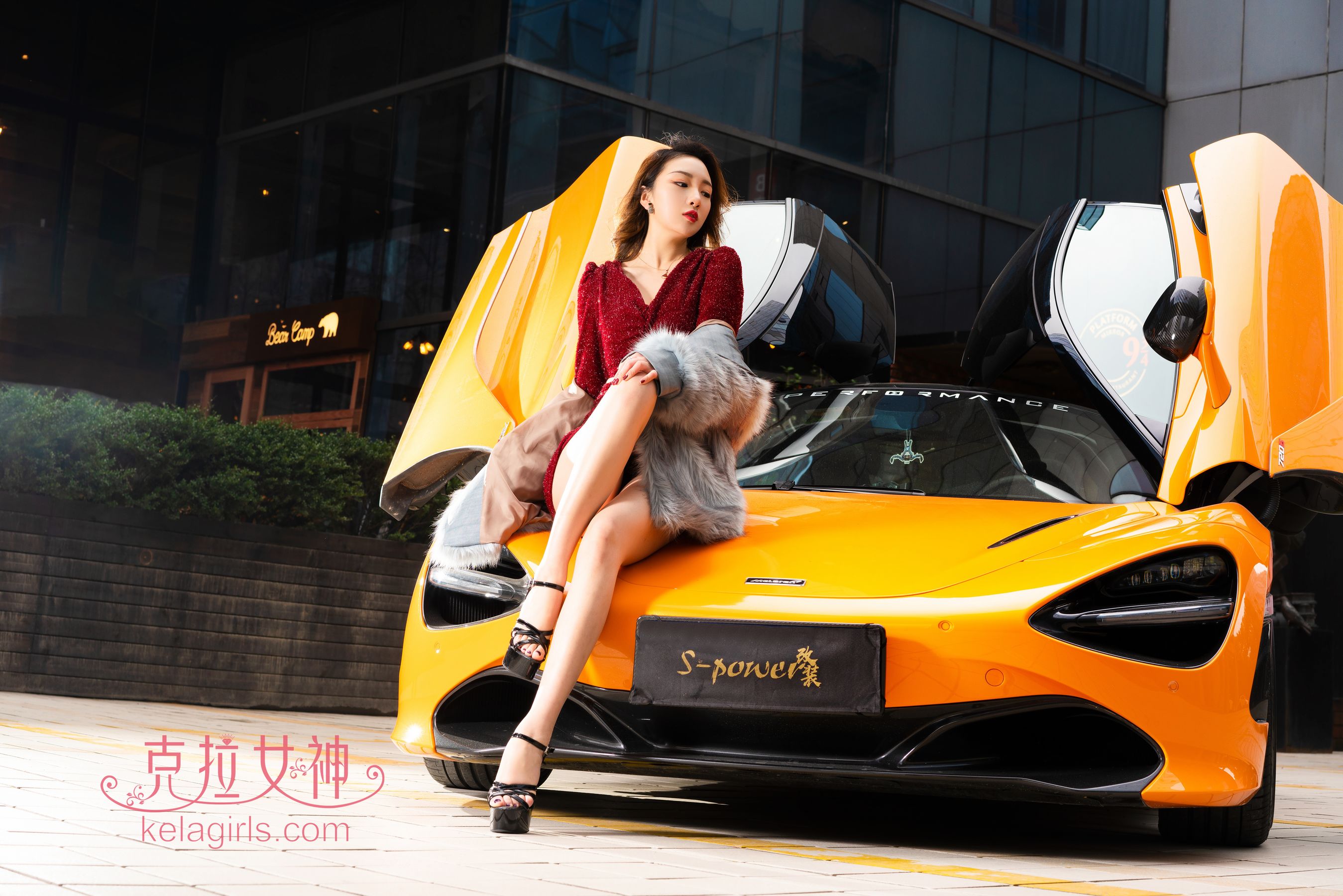 [克拉女神Kelagirls]  舒彤 香车美腿_第5张