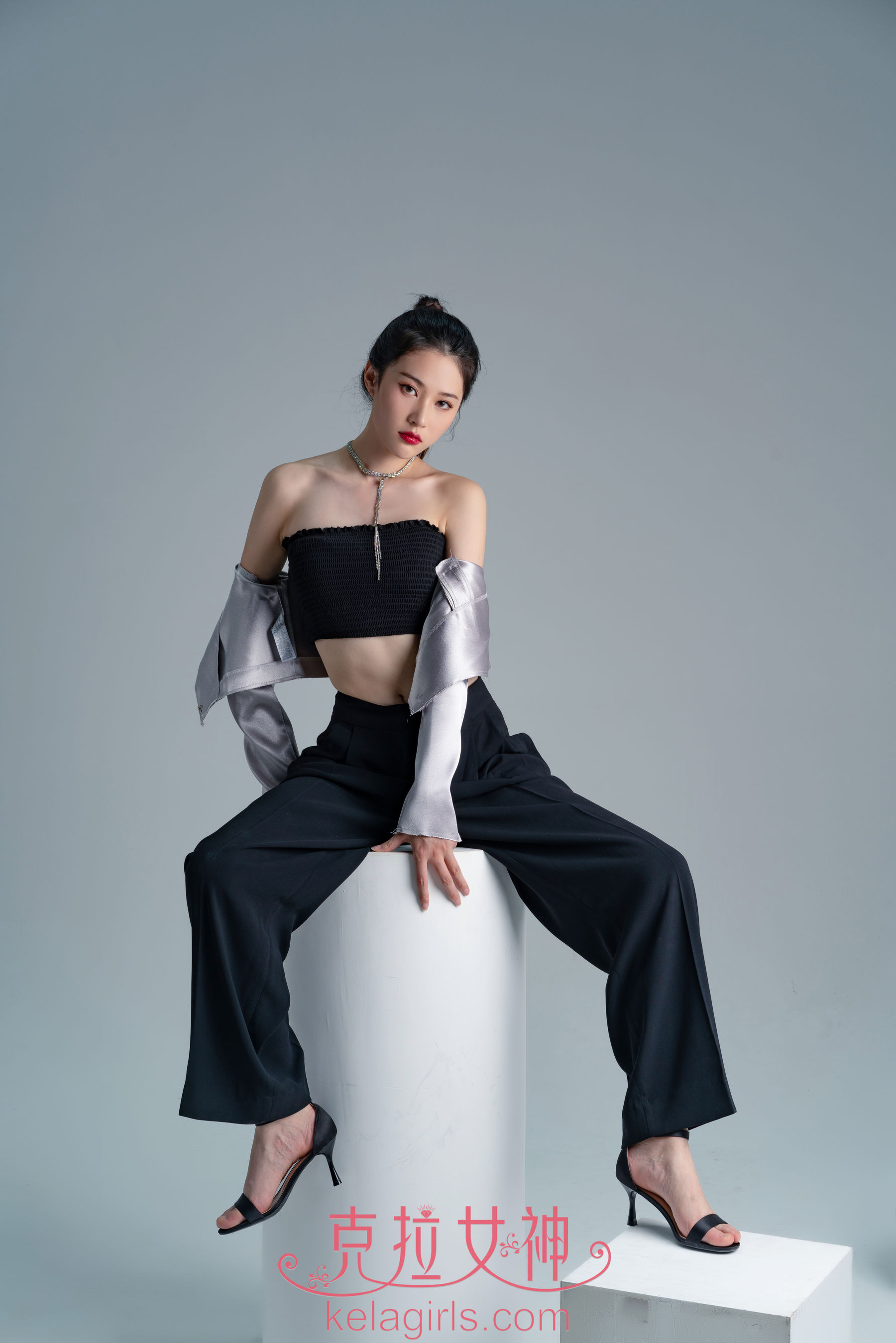 [克拉女神Kelagirls]  苏棠 酷拍裸足_第2张