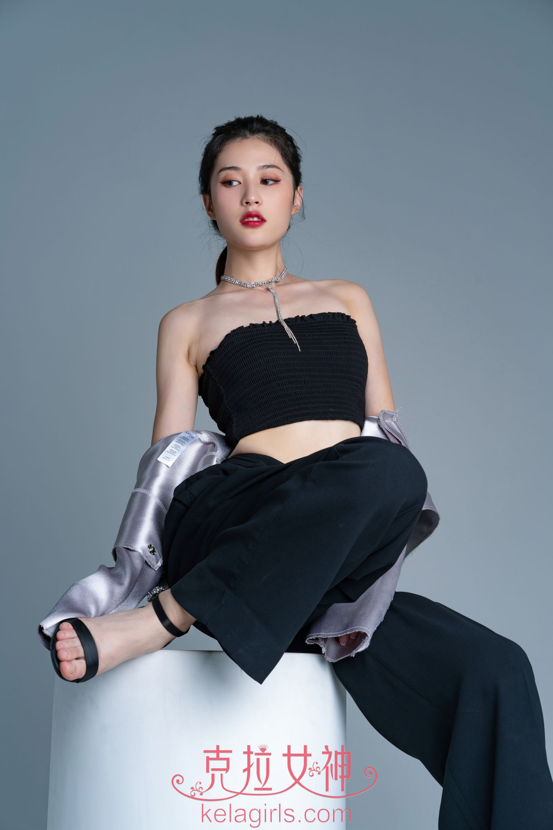 [克拉女神Kelagirls]  苏棠 酷拍裸足_第5张