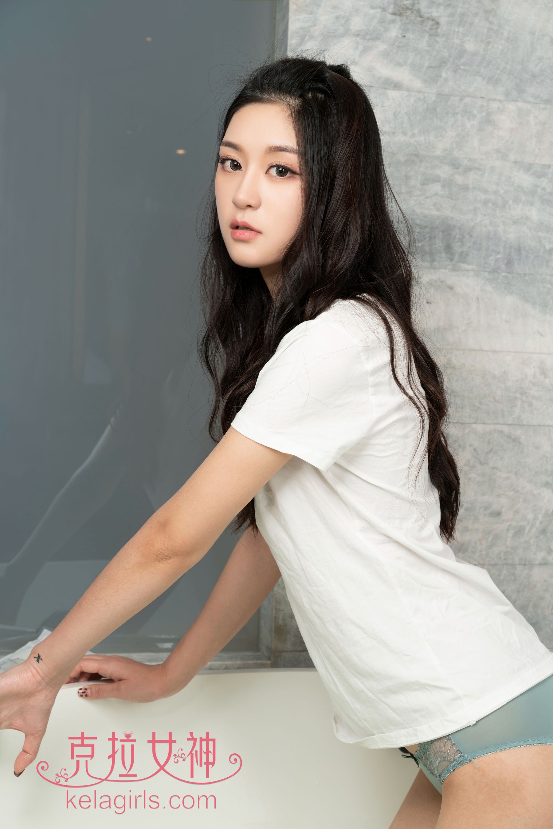 [克拉女神Kelagirls]  汤怡 浸透の白T恤_第3张