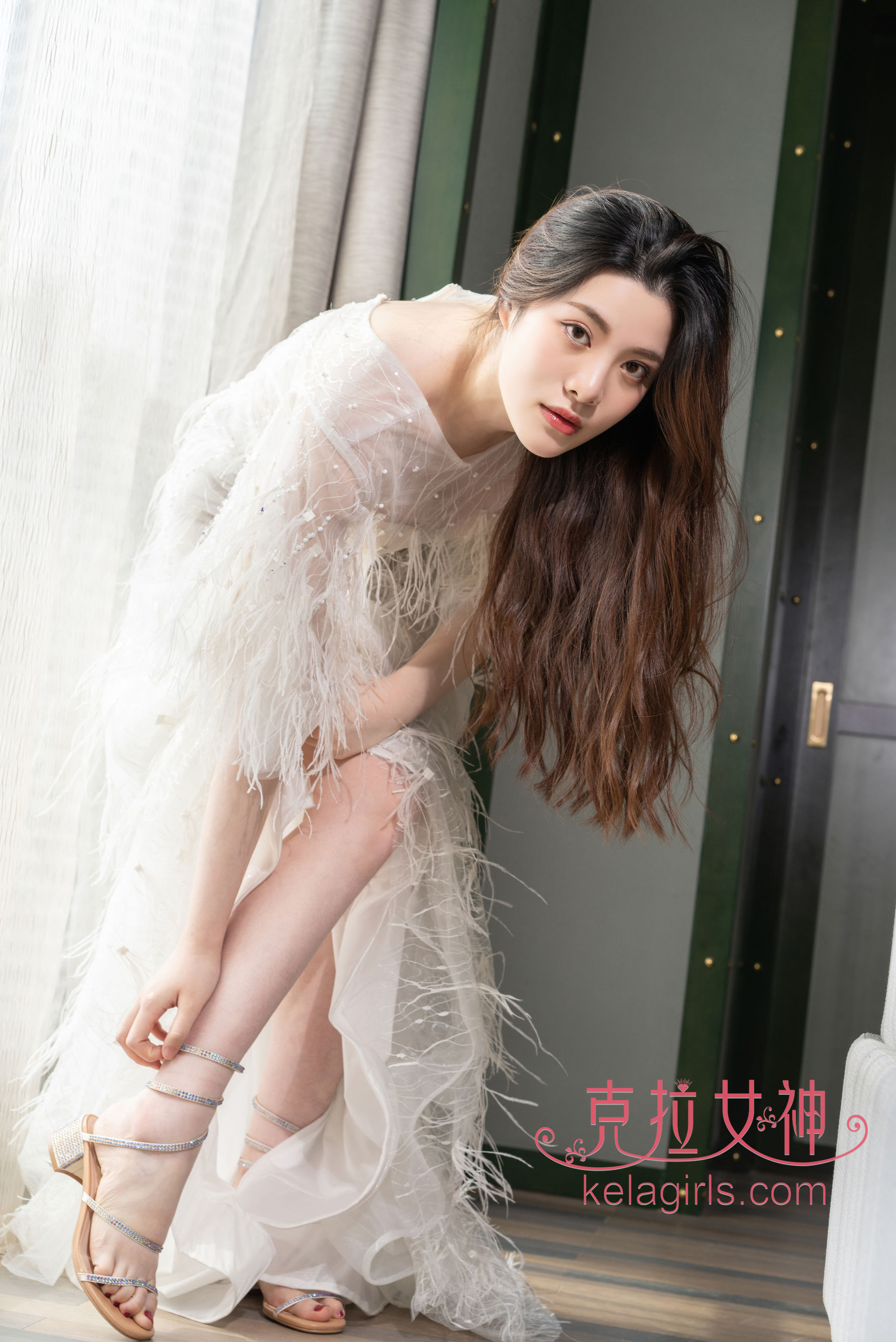 [克拉女神Kelagirls]  百琳 赤脚浣白纱_第2张