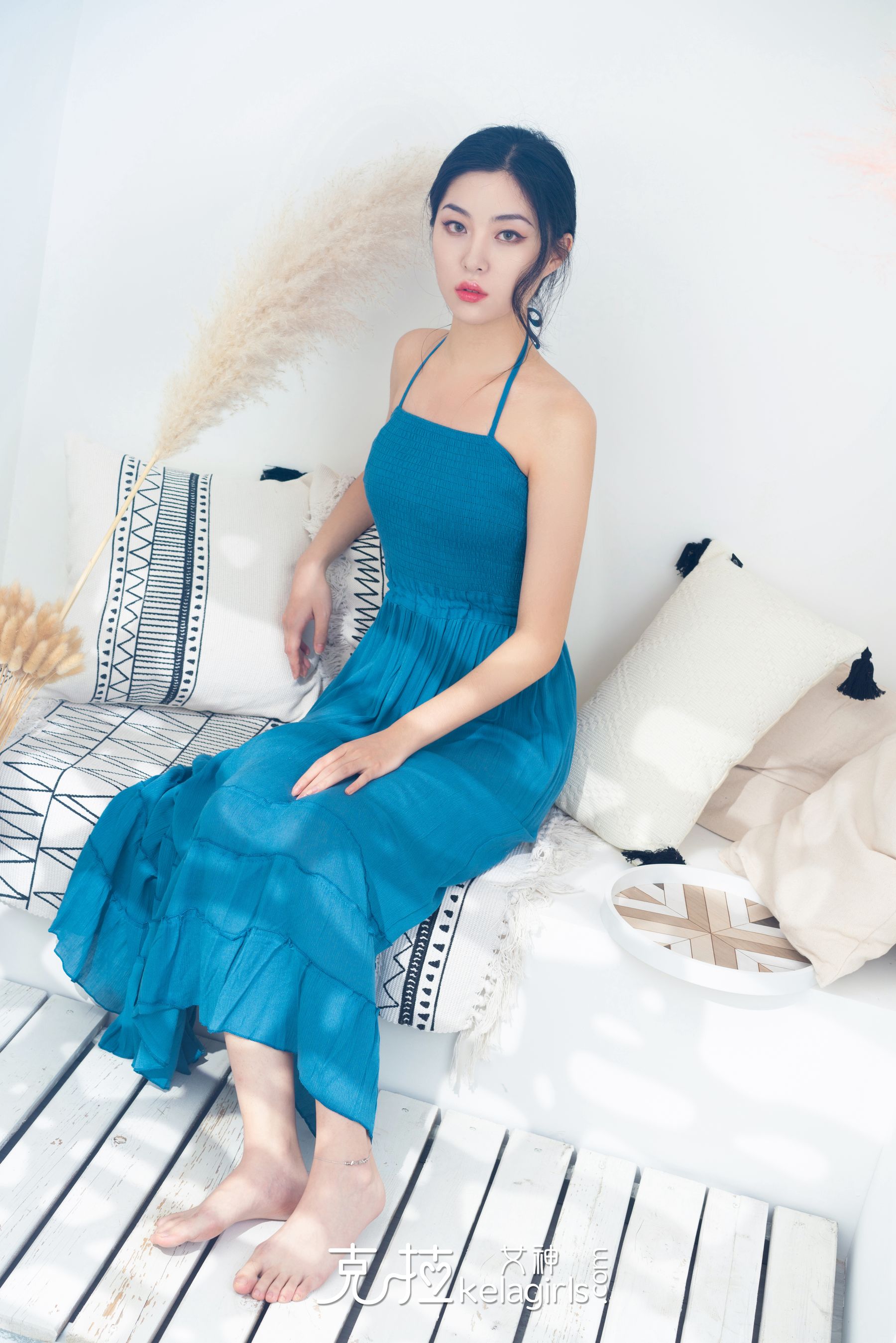 [克拉女神Kelagirls]  楚楚 嫩足配美链_第2张