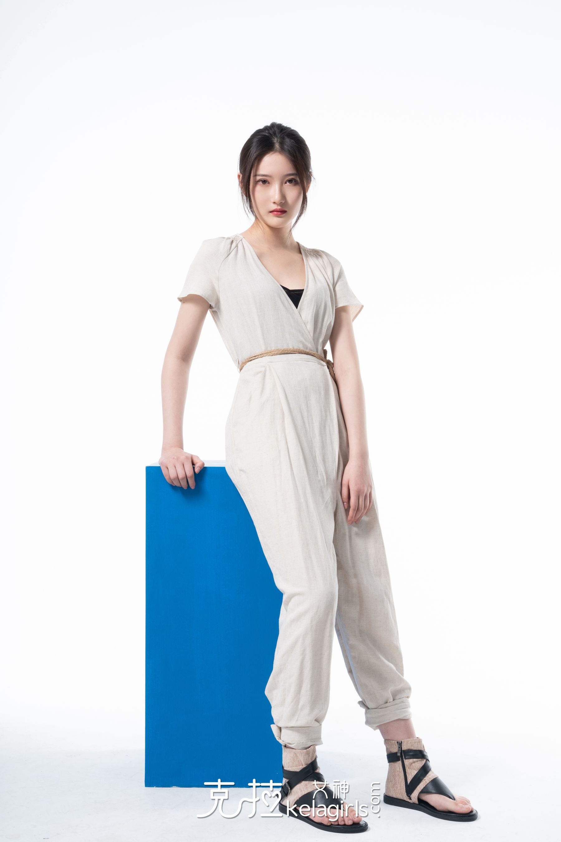 [克拉女神Kelagirls]  嘉萌 脱鞋量脚_第1张