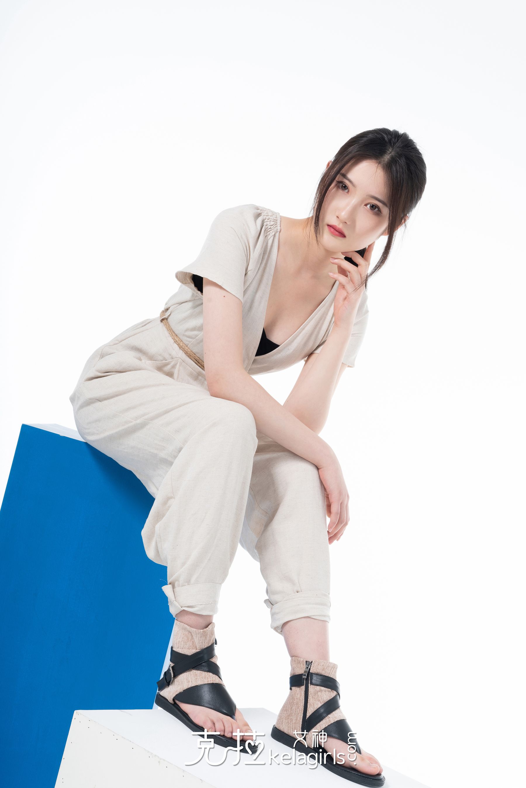 [克拉女神Kelagirls]  嘉萌 脱鞋量脚_第3张