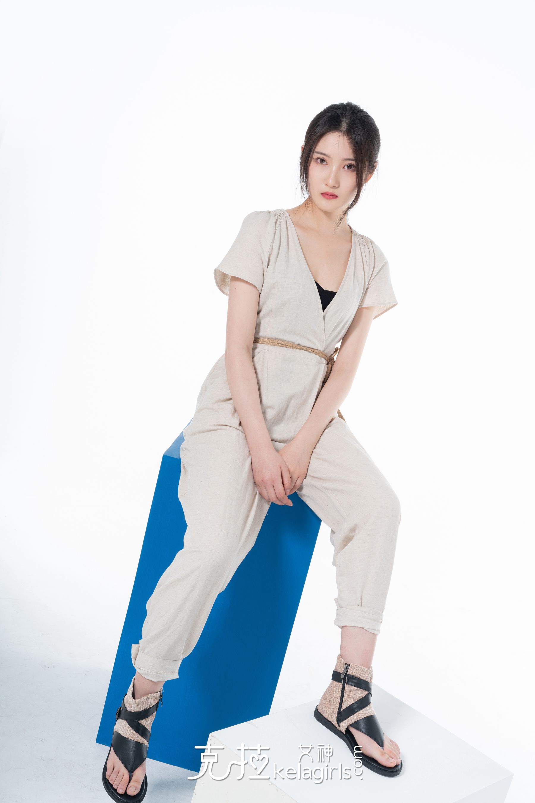 [克拉女神Kelagirls]  嘉萌 脱鞋量脚_第4张