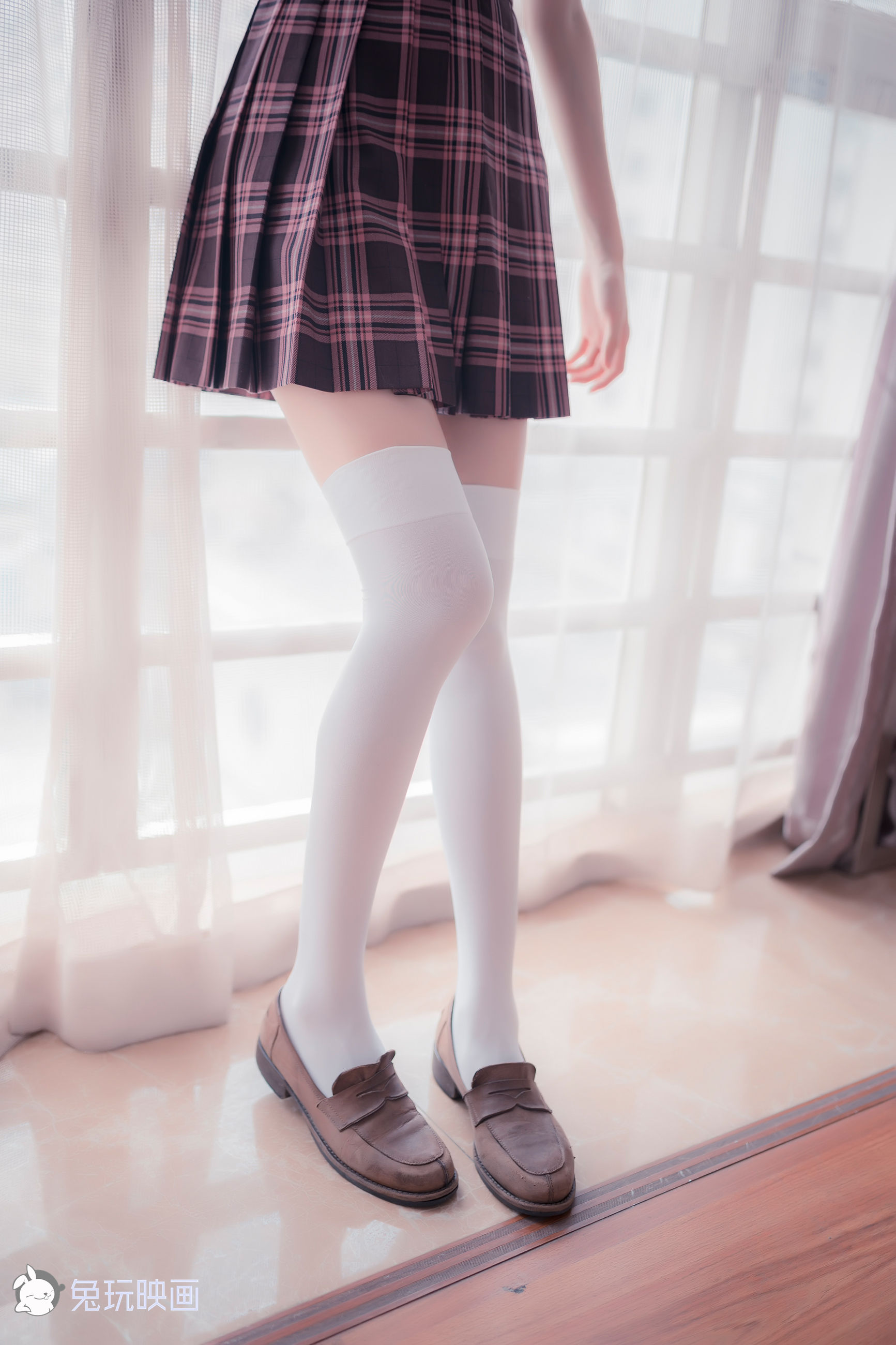 [兔玩映画] - 窗边的小细腿_第1张