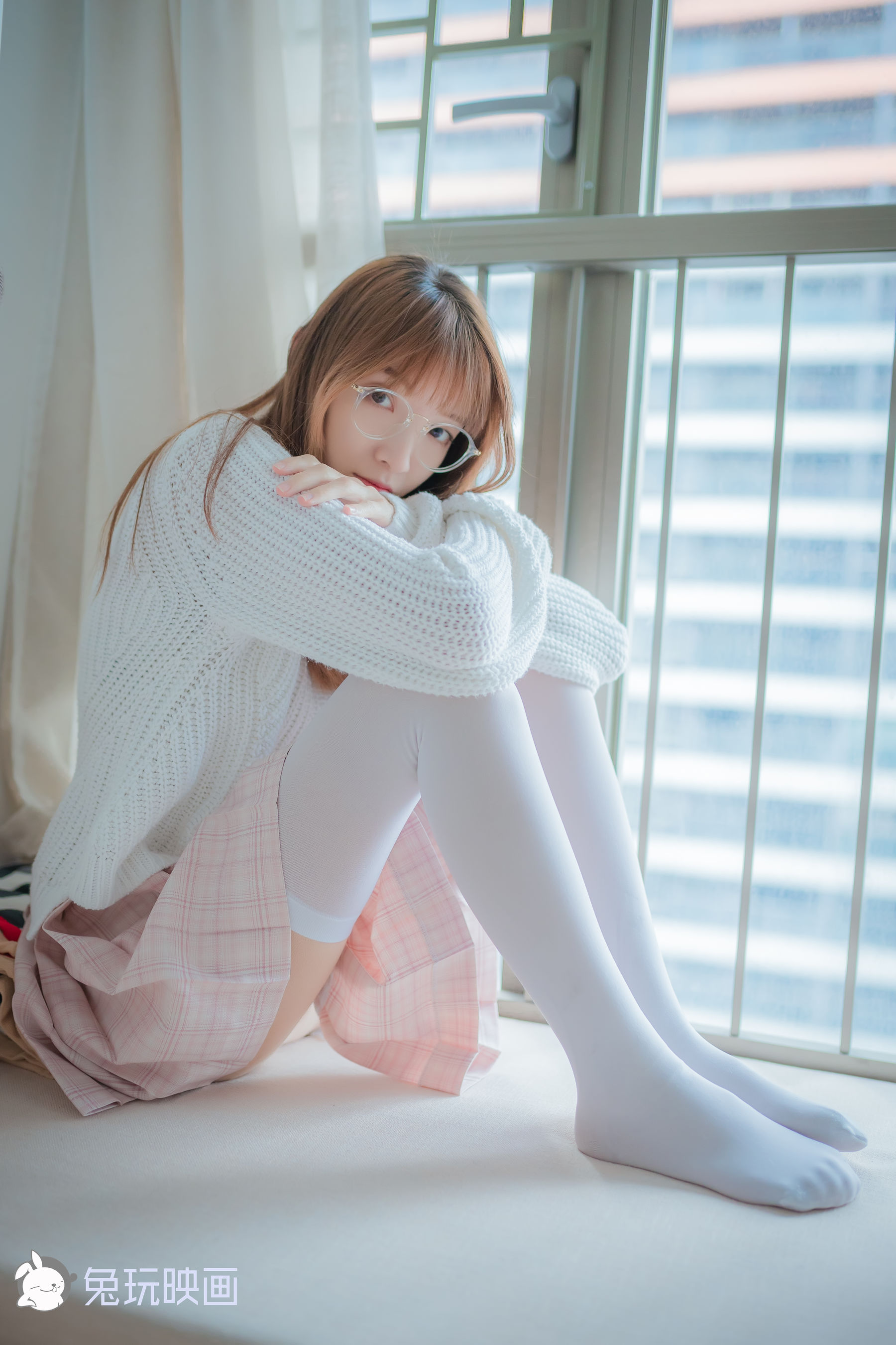 [兔玩映画] - 粉格裙的眼镜娘_第1张