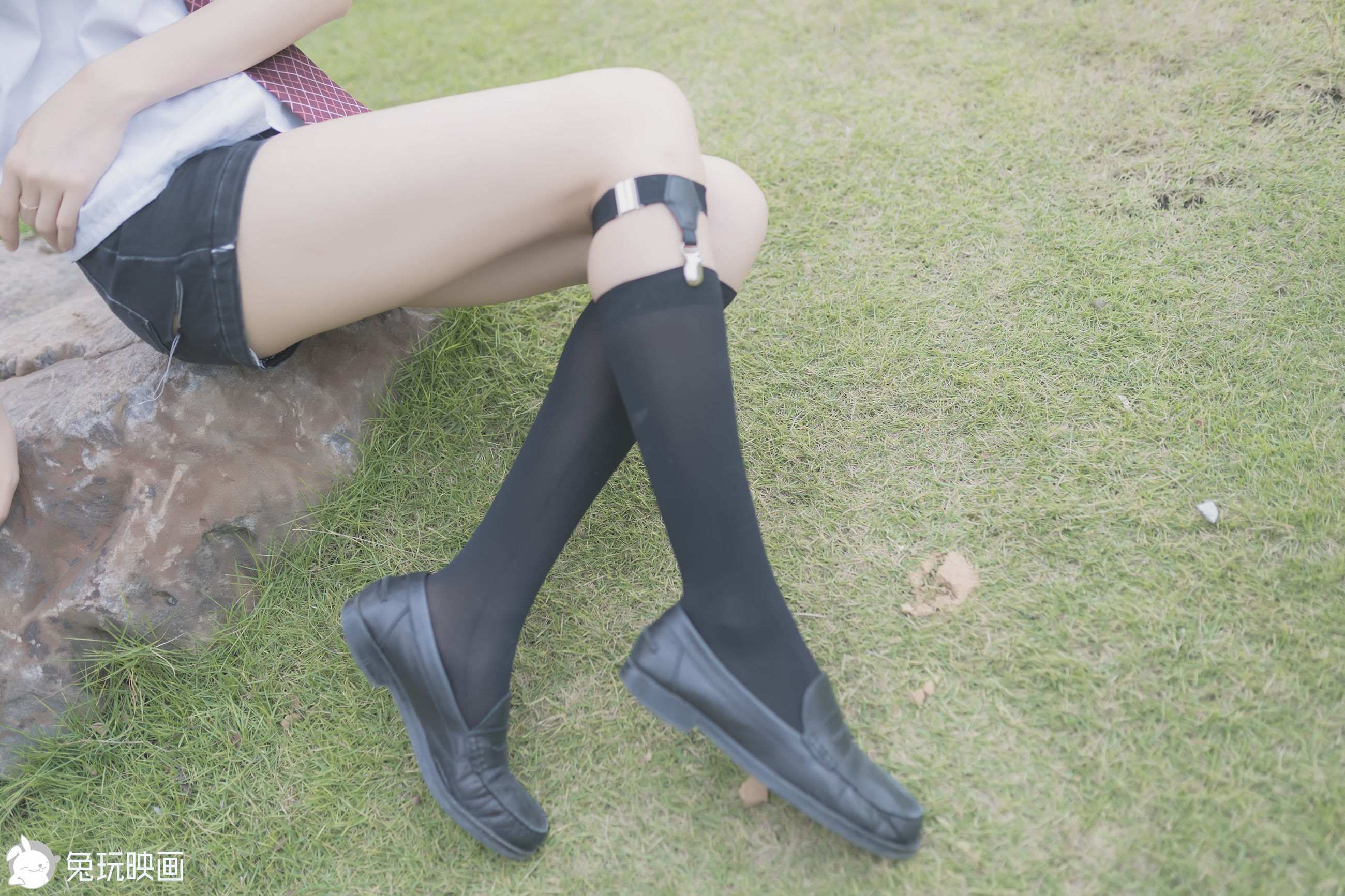 [兔玩映画] - 草坪上的小细腿_第5张
