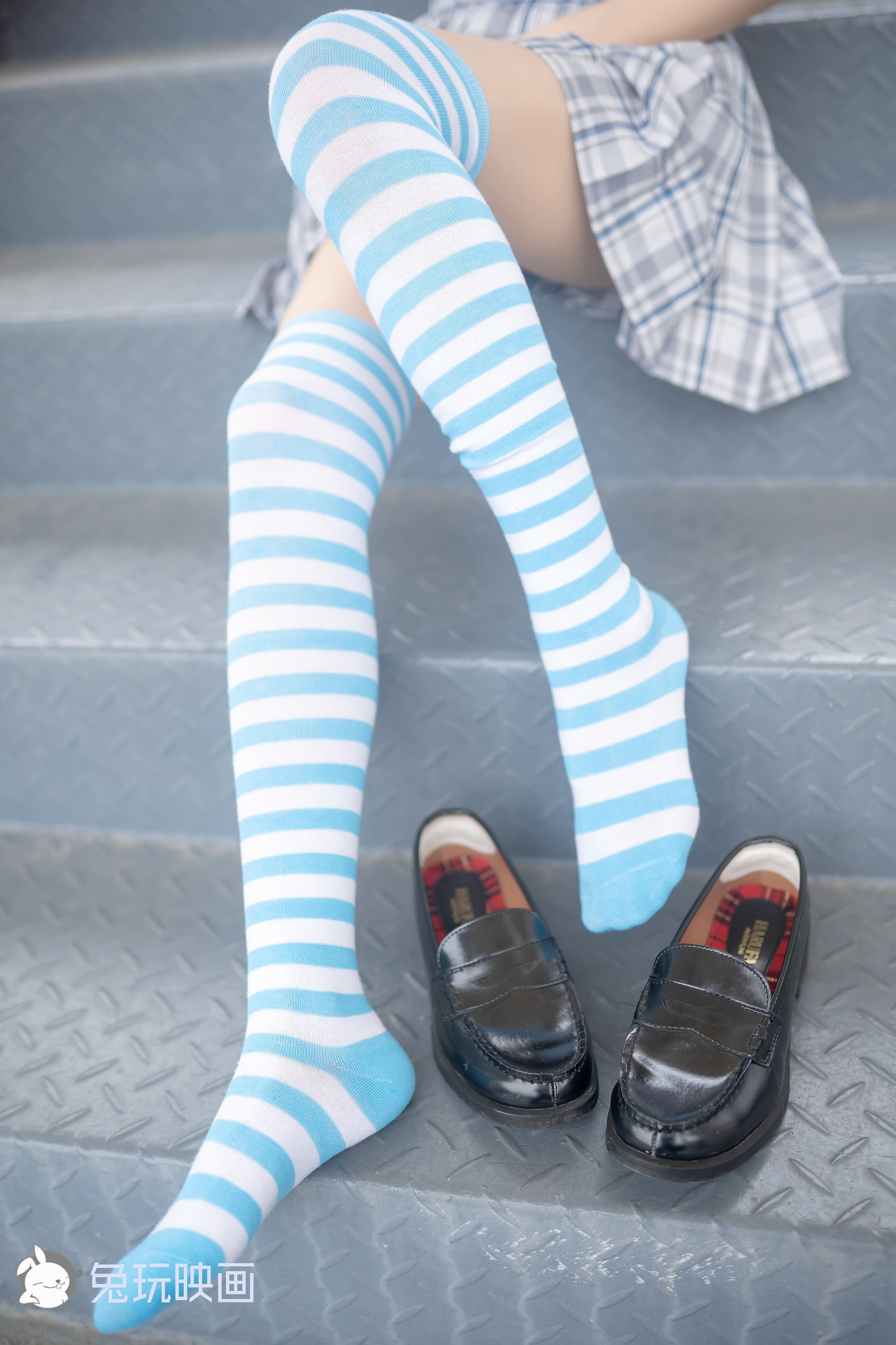 [兔玩映画] - 蓝白条纹袜_第2张