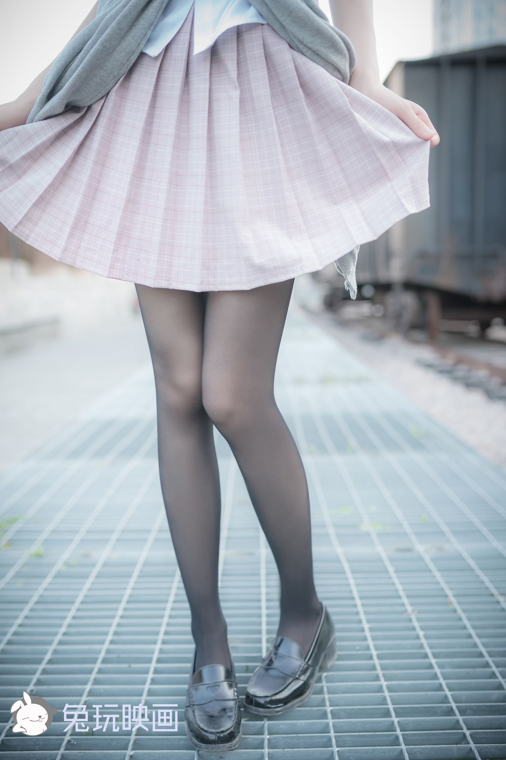 [兔玩映画] - 铁轨旁的小细腿_第1张