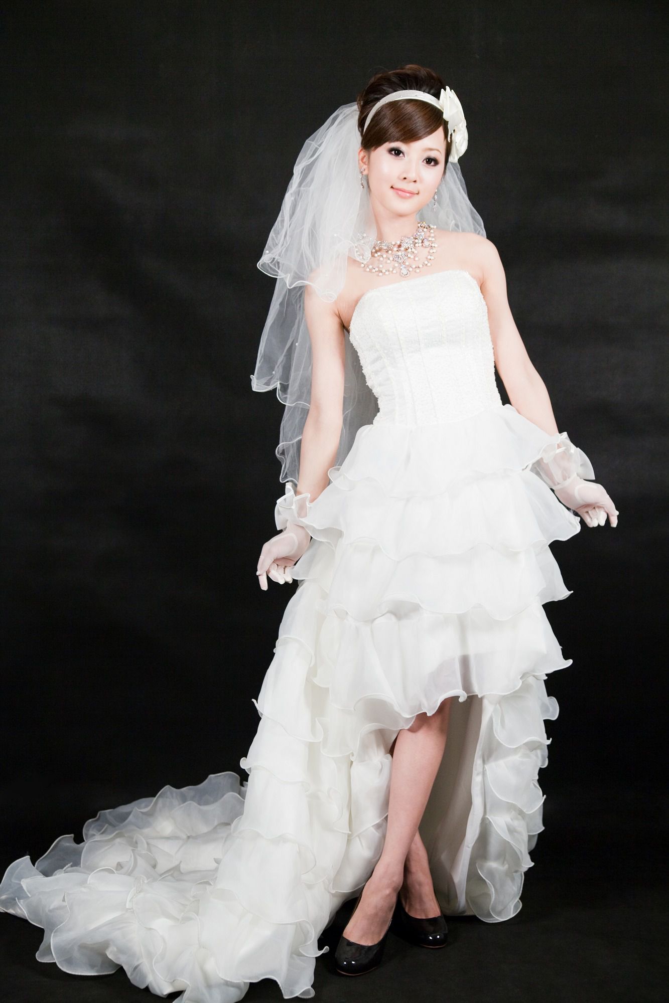 张允霏/果子MM《創意婚紗潮流風》_第1张