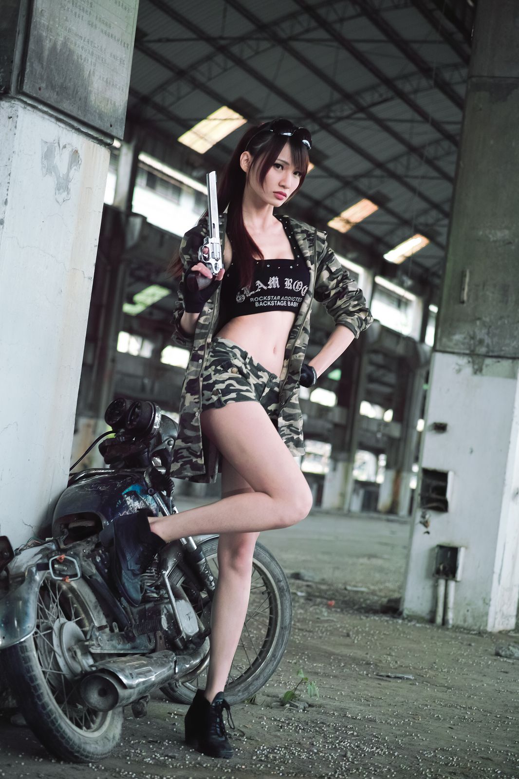 台湾美女蔡译心Candice《南港廢墟外拍》_第5张