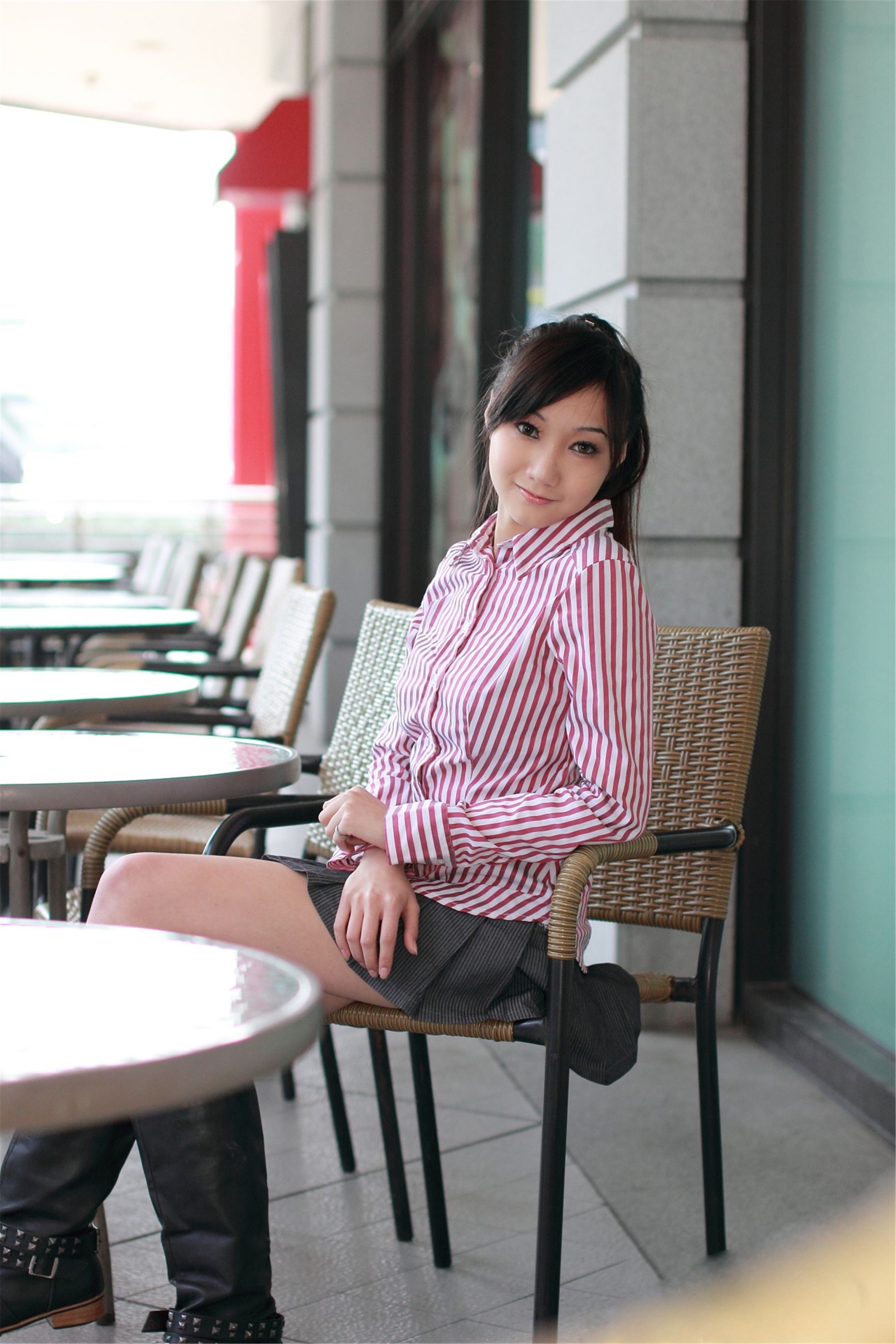 Tina陈思婷《筩玥下午茶外拍》_第2张