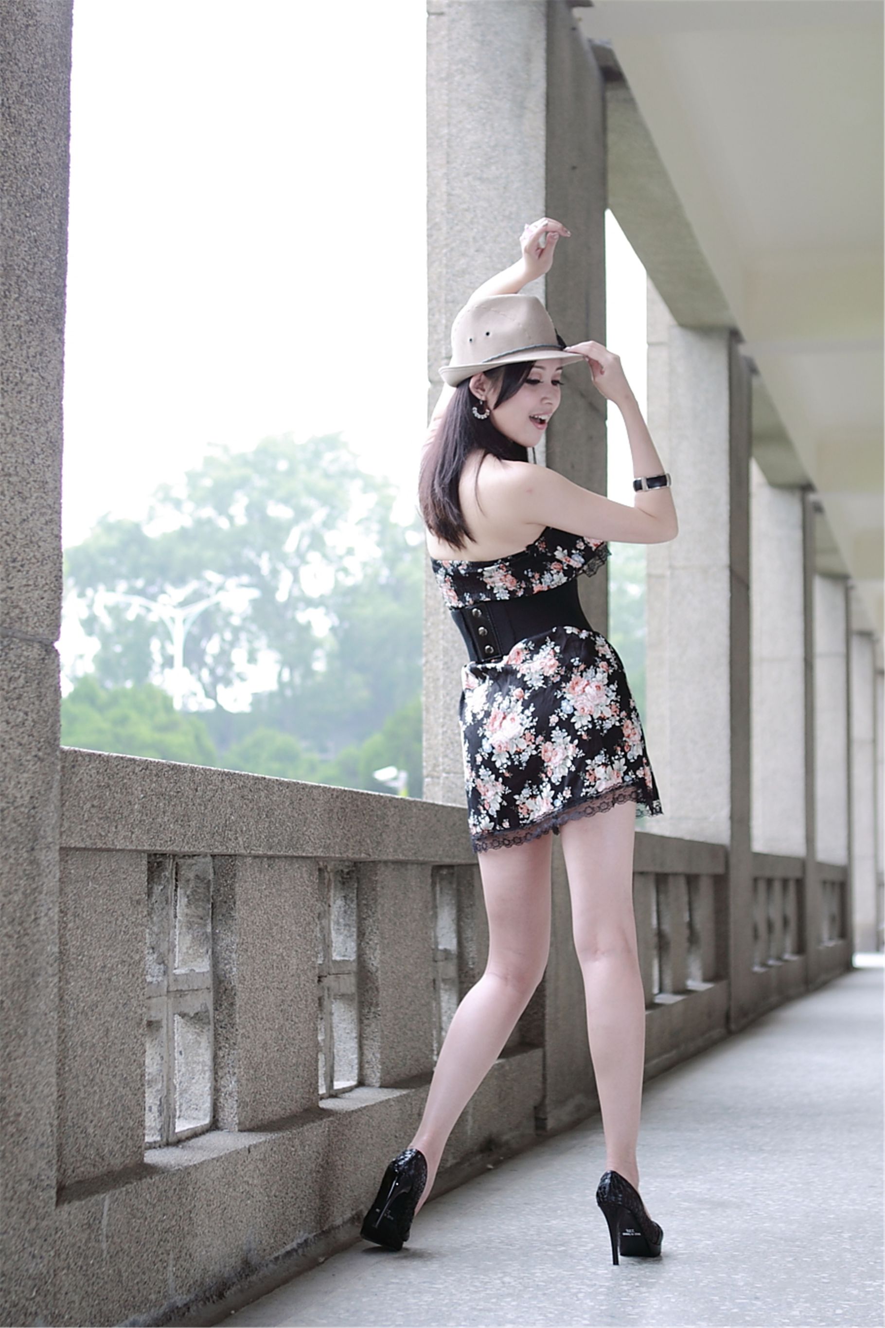 台湾模特Avy杜可薇《时尚连衣裙街拍》_第4张