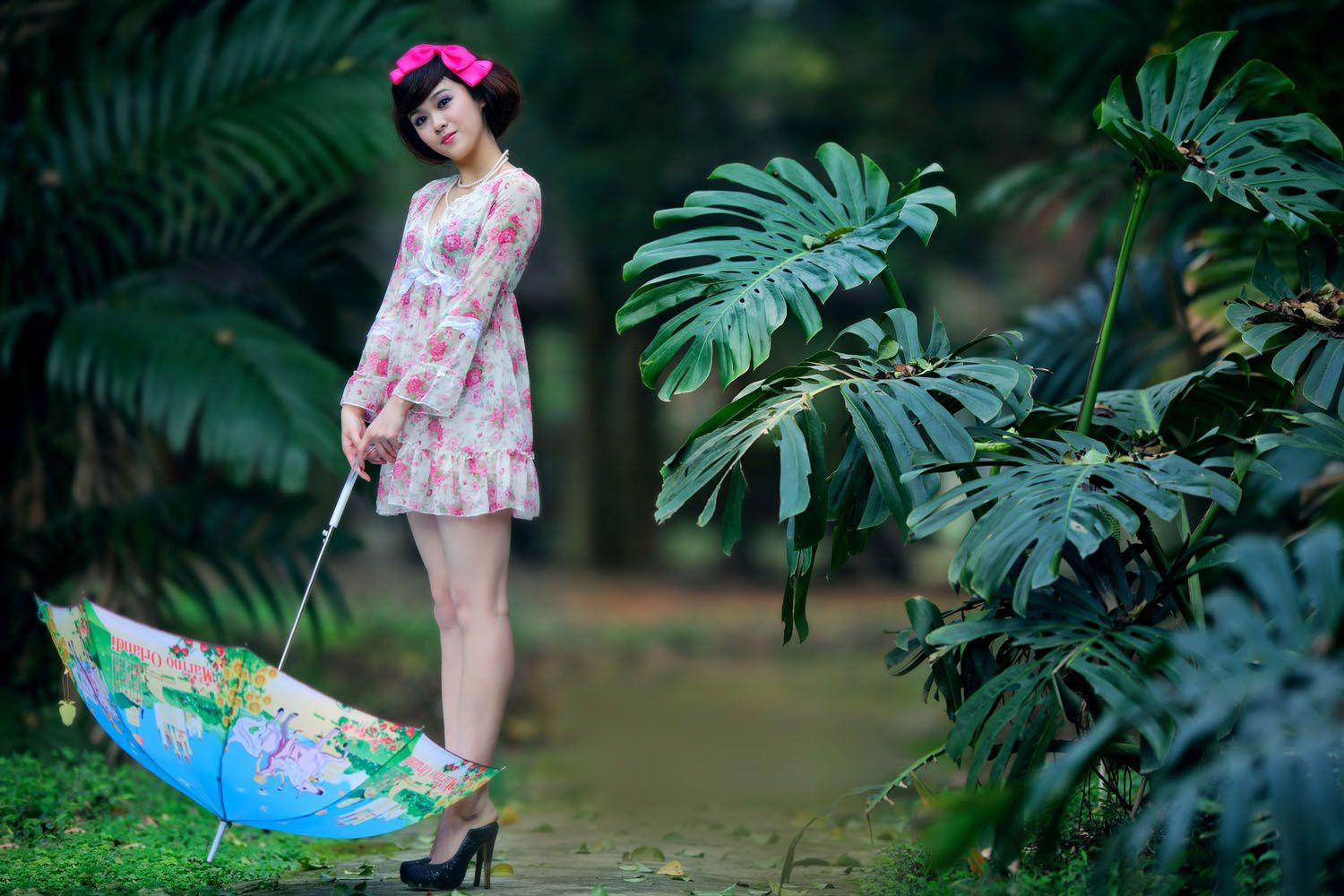 台湾妹子尹芝《唯美花色连衣裙外拍》_第3张