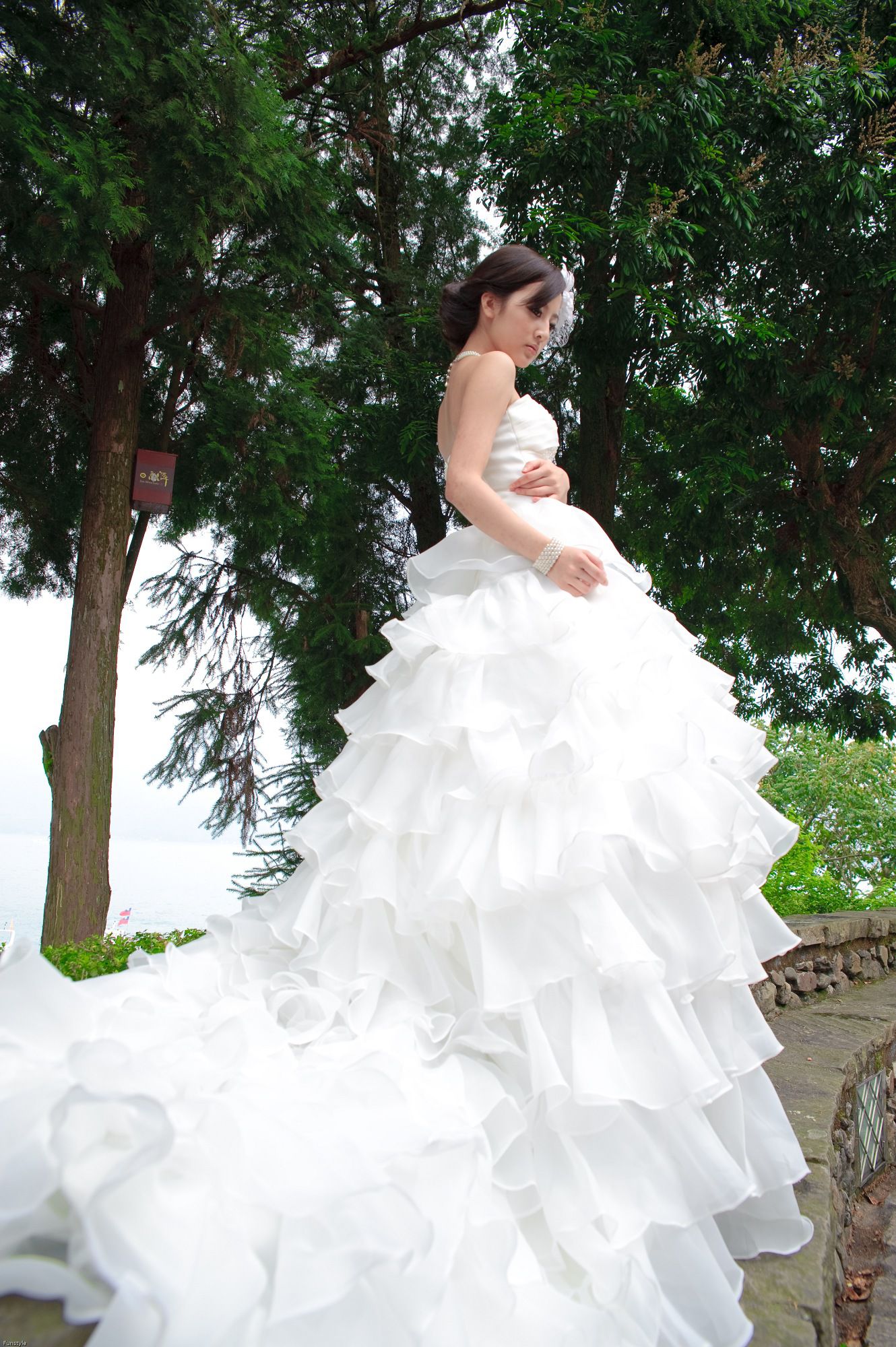 张凯洁/张允霏《日月潭+紙教堂(婚紗)》_第4张