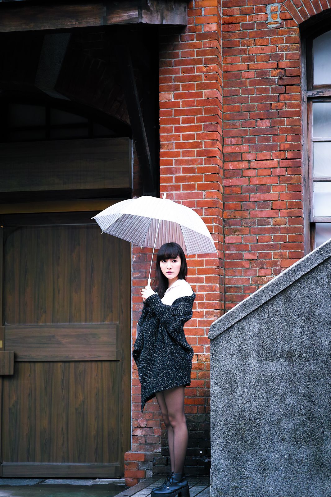 台湾美女胡佳妏Cora《西門町外拍》_第1张