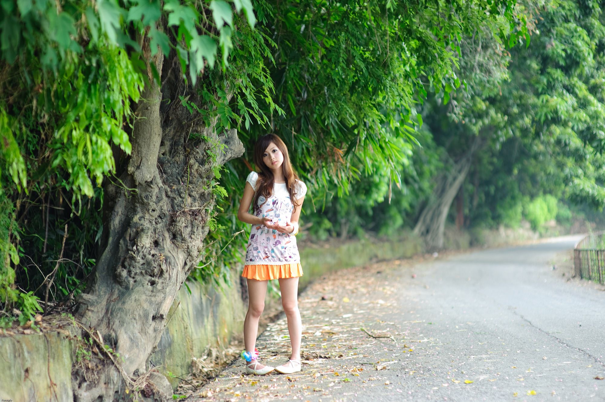 台湾正妹果子MM、小品、兔兔《國光社區外拍 I》_第2张