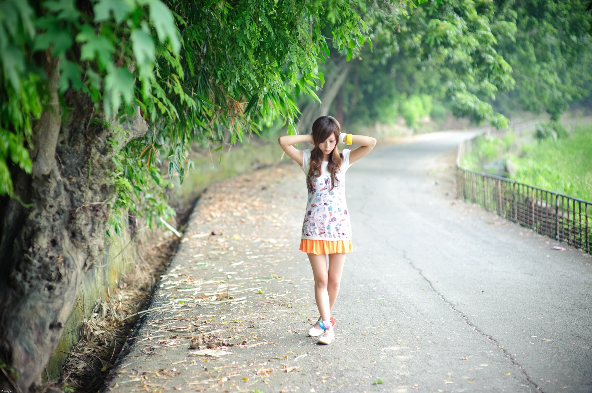 台湾正妹果子MM、小品、兔兔《國光社區外拍 I》_第3张