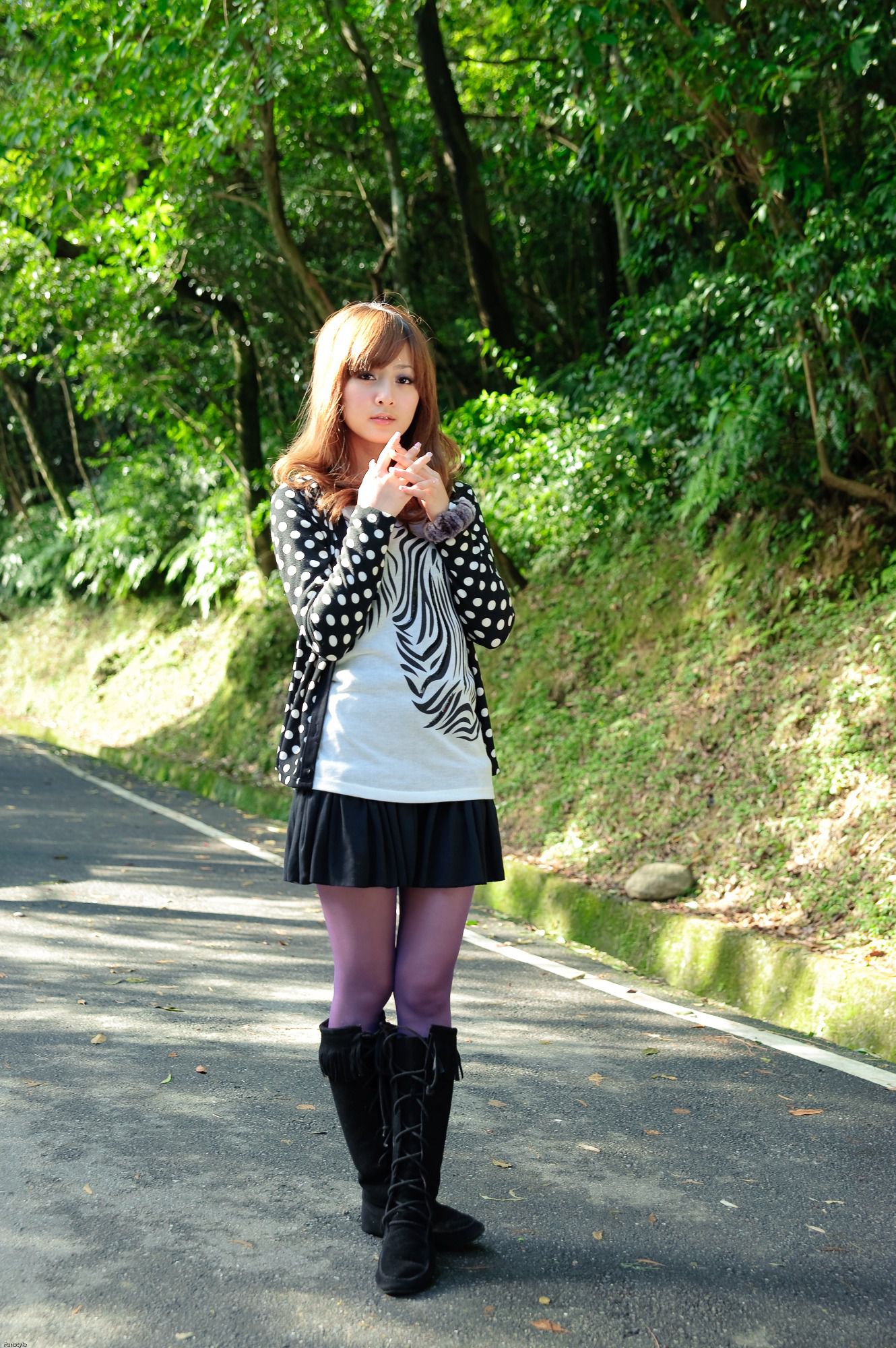 台湾女神果子MM《新山夢湖外拍》_第2张