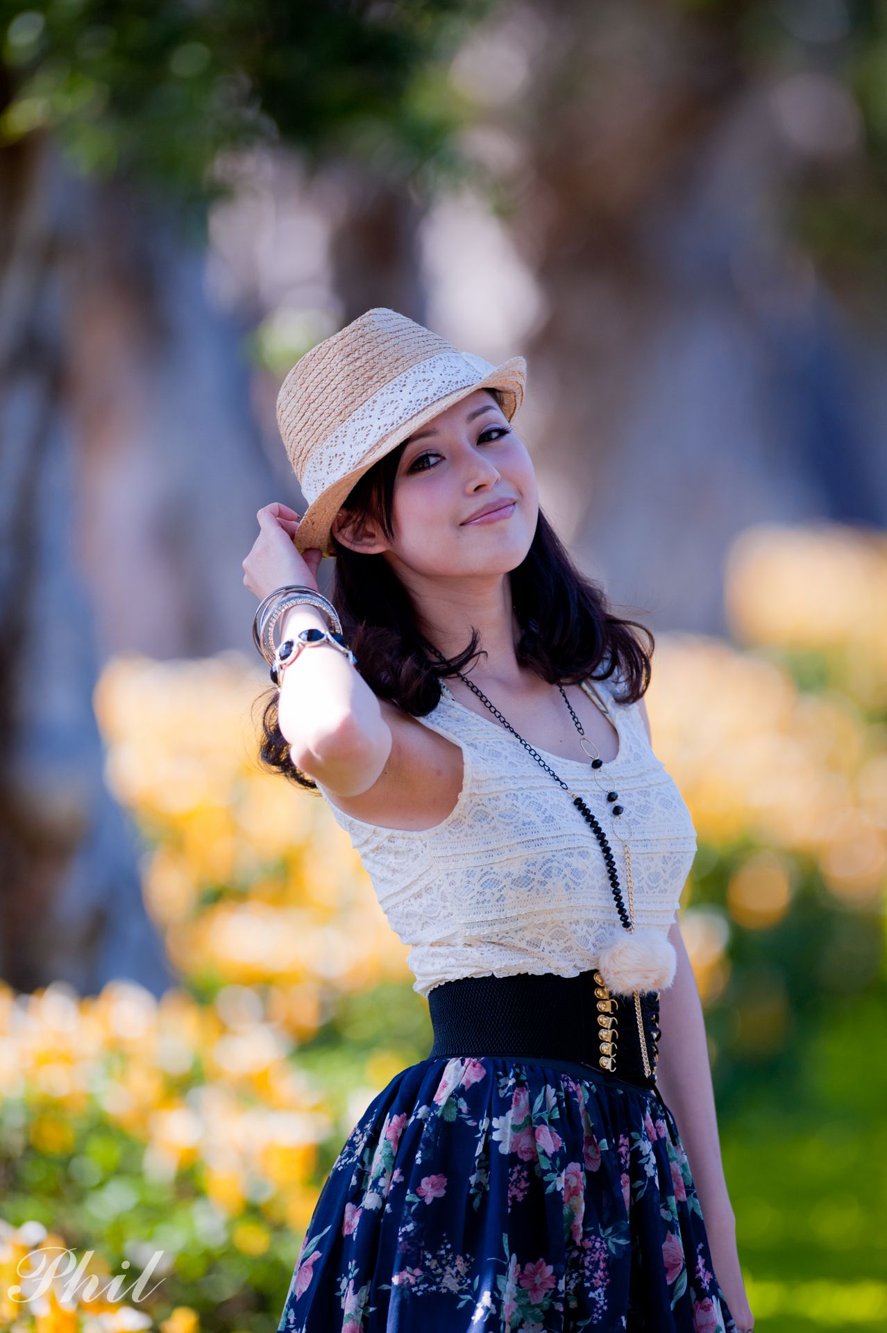 Beautyleg腿模Avy《连衣裙公园外拍》_第1张