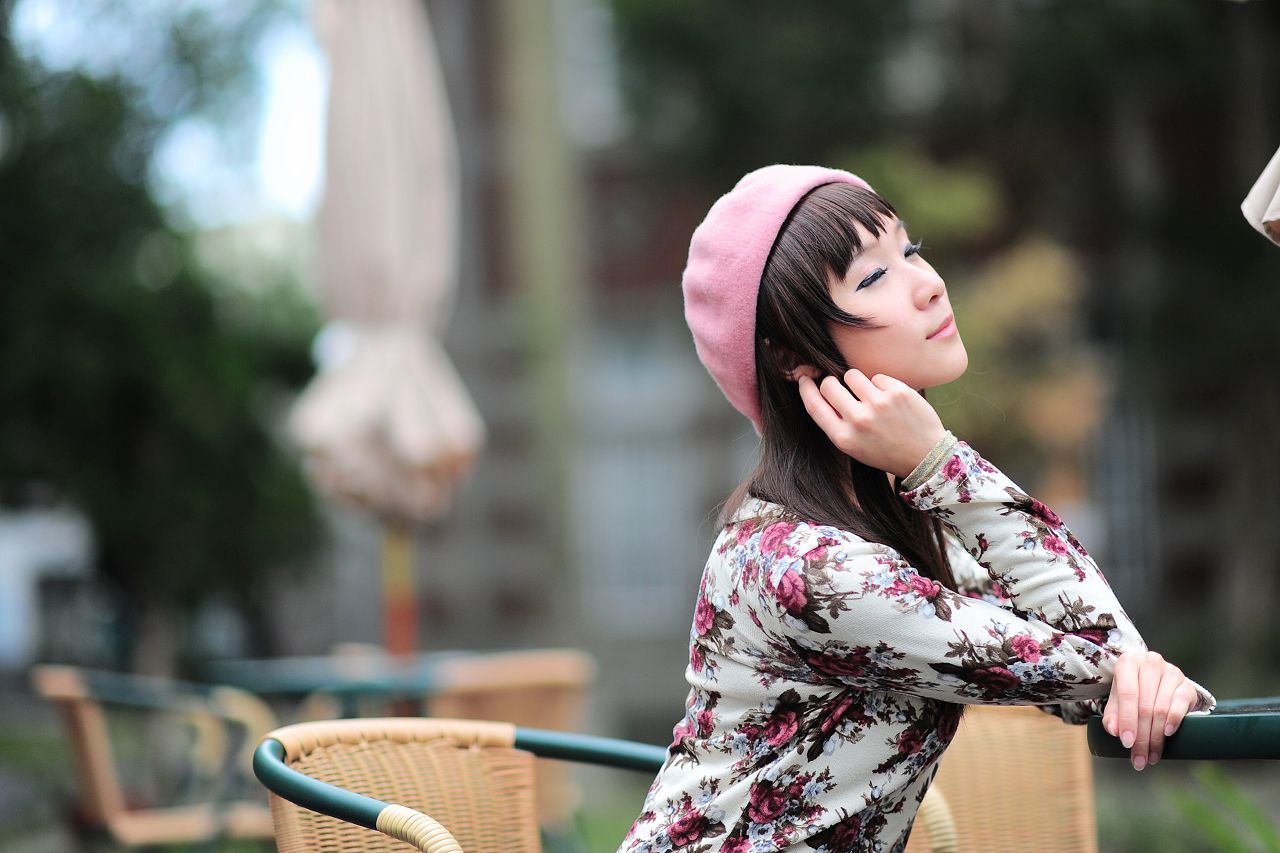 台湾黑丝芭比娃娃美女外拍_第2张