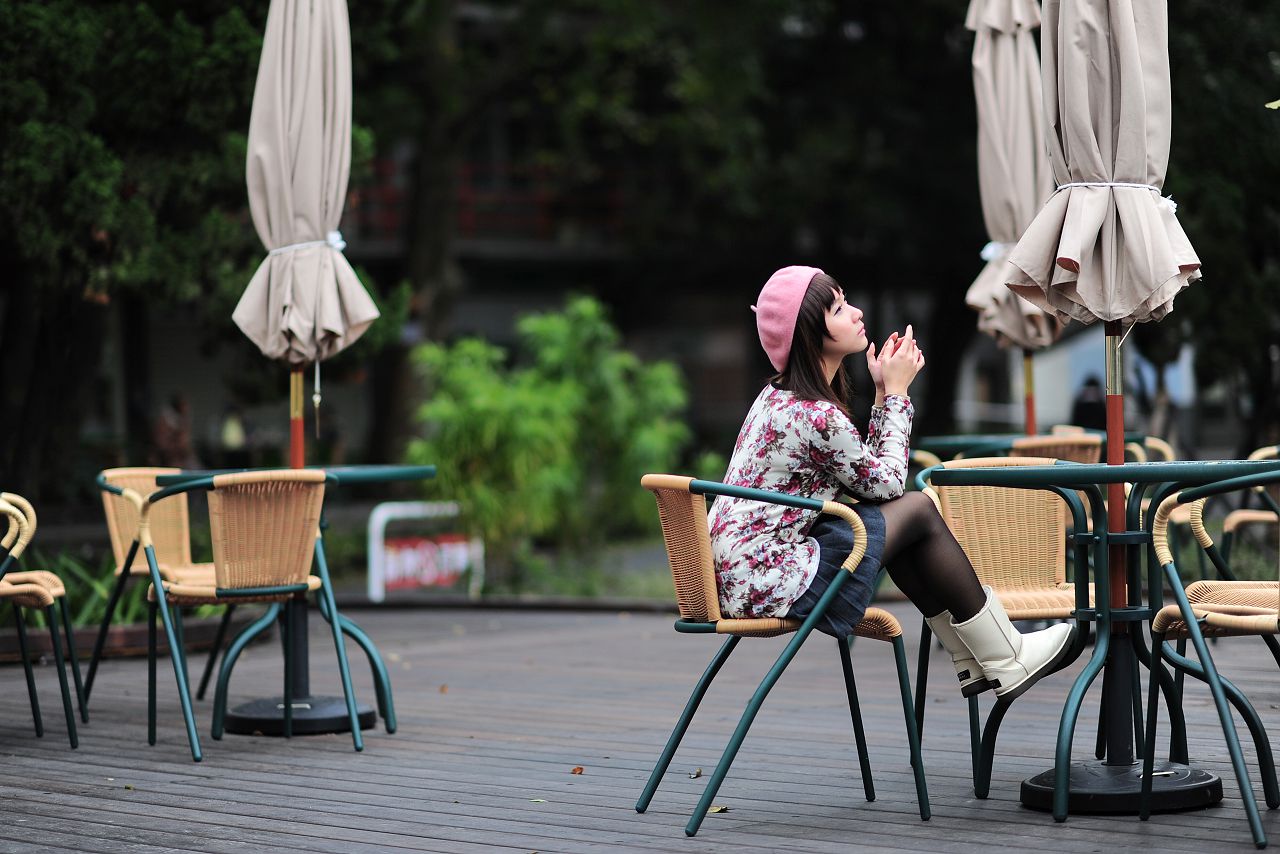 台湾黑丝芭比娃娃美女外拍_第3张