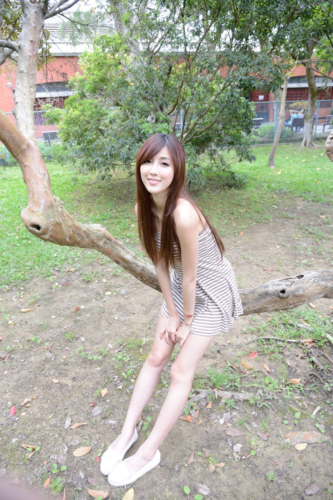 廖挺伶/Kila晶晶《齐B超短裙系列》外拍_第1张