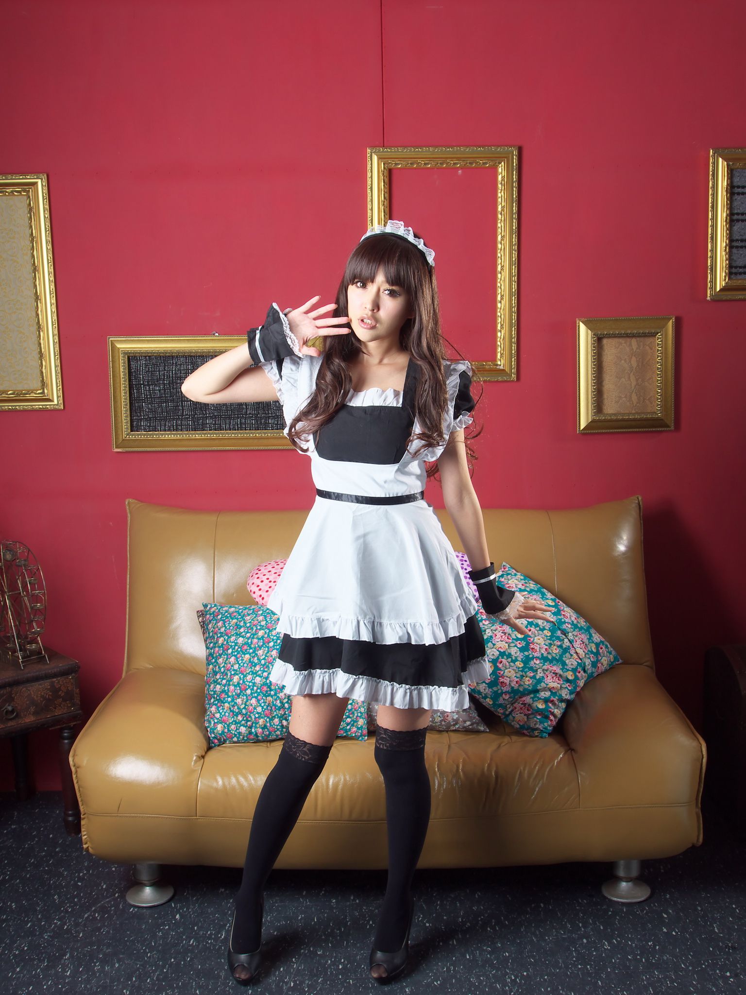 杜可薇Avy《长筒袜黑丝女仆装系列》_第1张