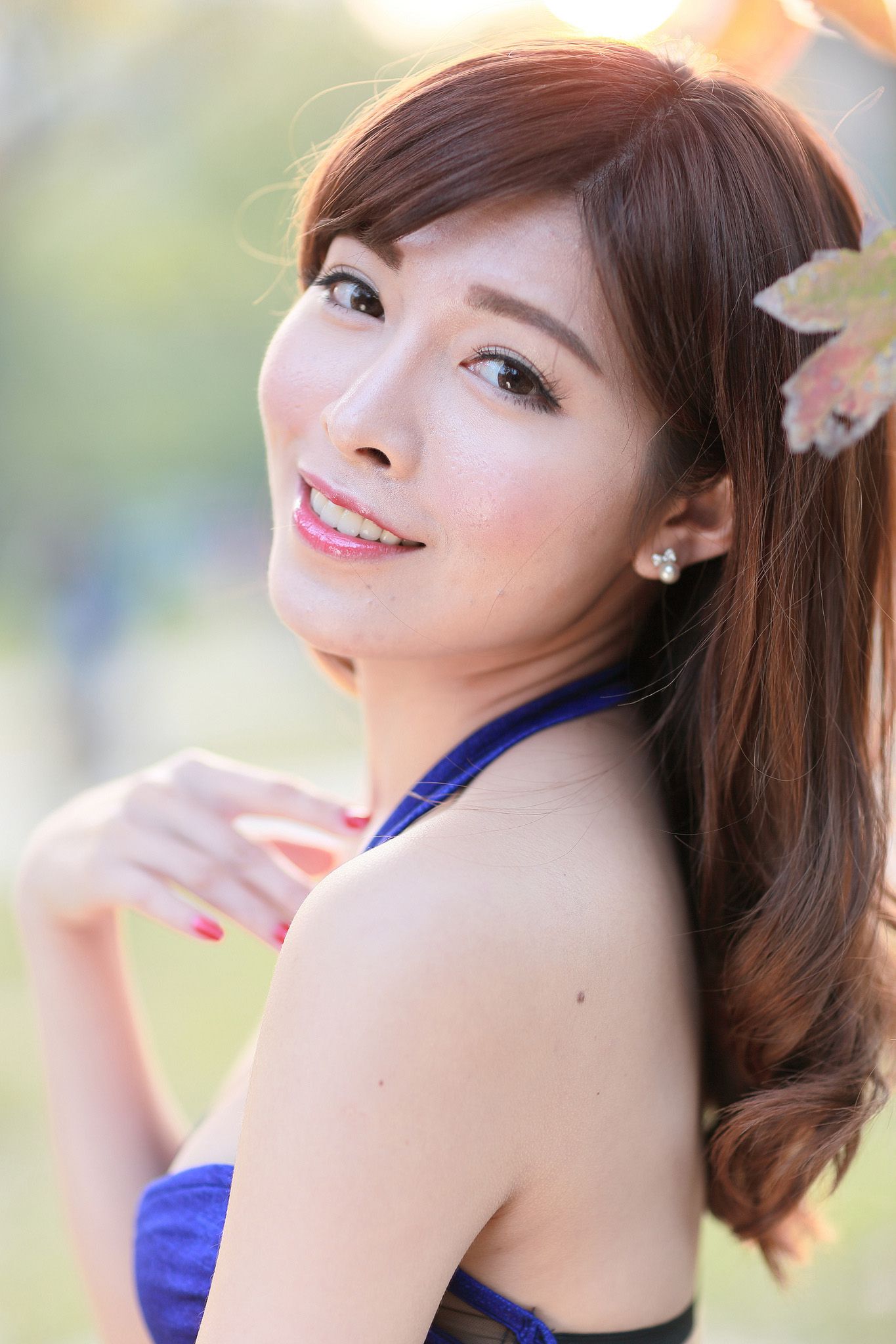 冰山美人廖坎蒂《初夏公园外拍》_第4张