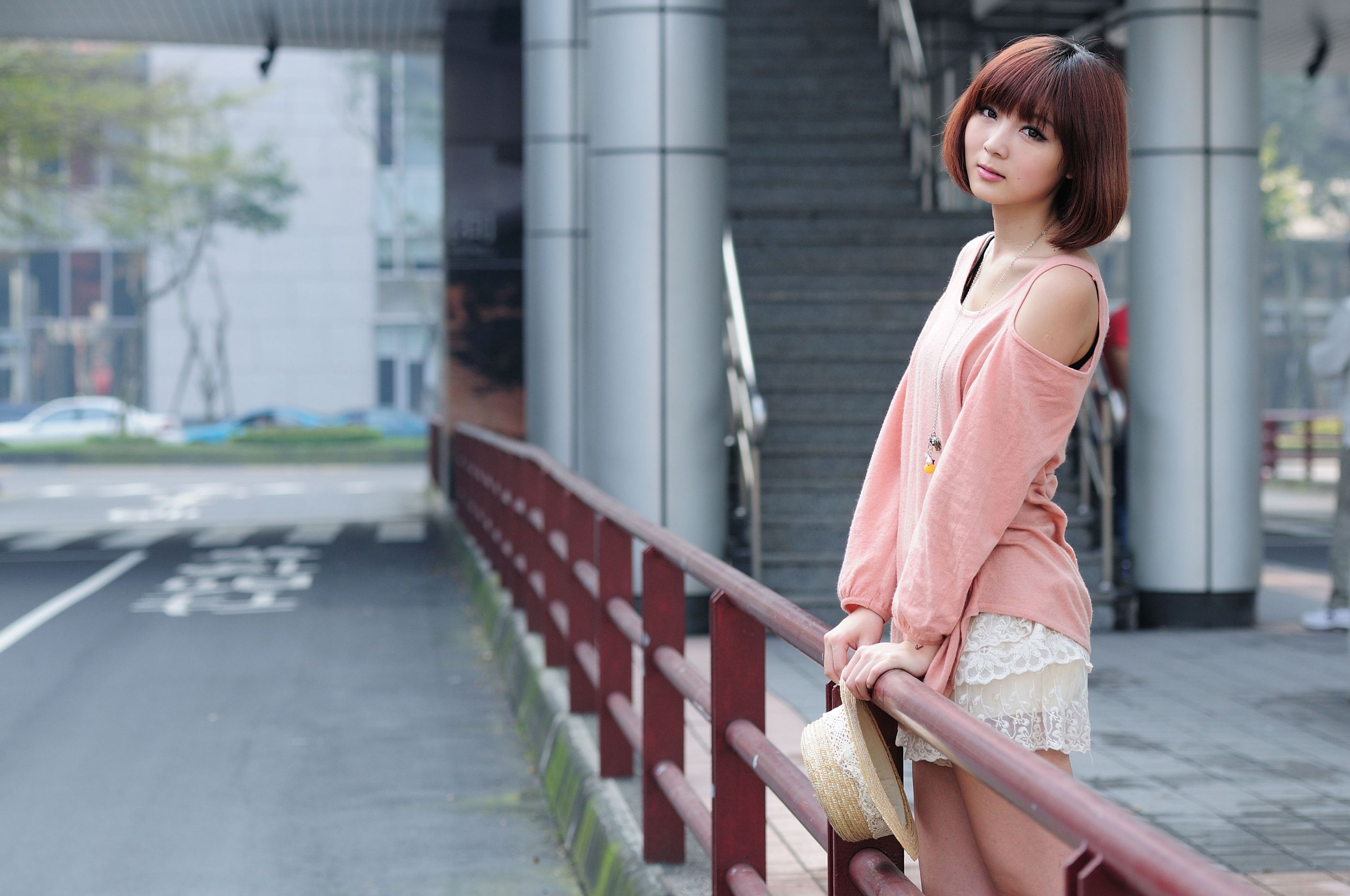 短发美女小猪patty《2组小清新街拍》_第2张