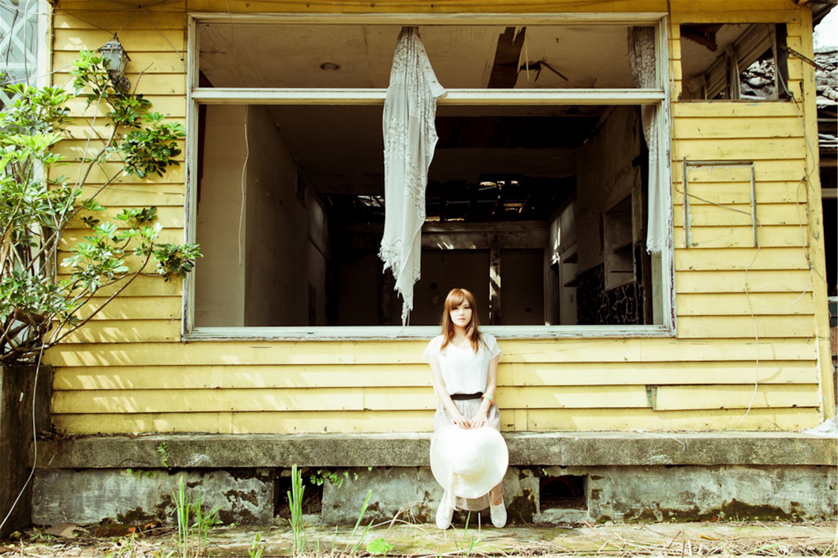 台湾模特熊维妮《美军宿舍随拍》_第3张