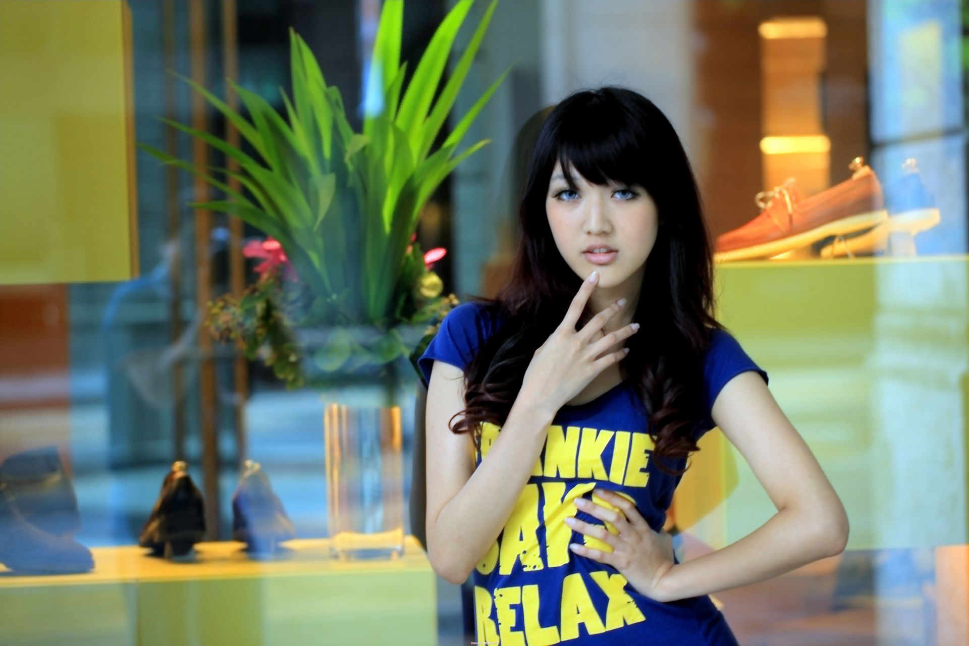 台湾黑丝教主Jill/陈玮廷《街拍图片大合集》写真合集_第1张